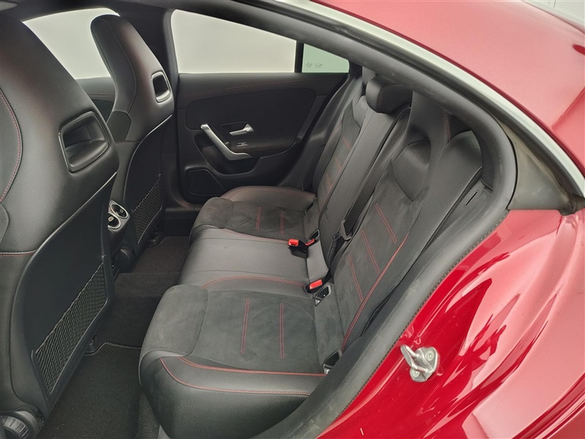 Mercedes CLA 180 180d Pack AMG *NAVI/FULL LED/CUIR PARTIEL/CAMERA/PDC/JA18* (2021) - Photo 13