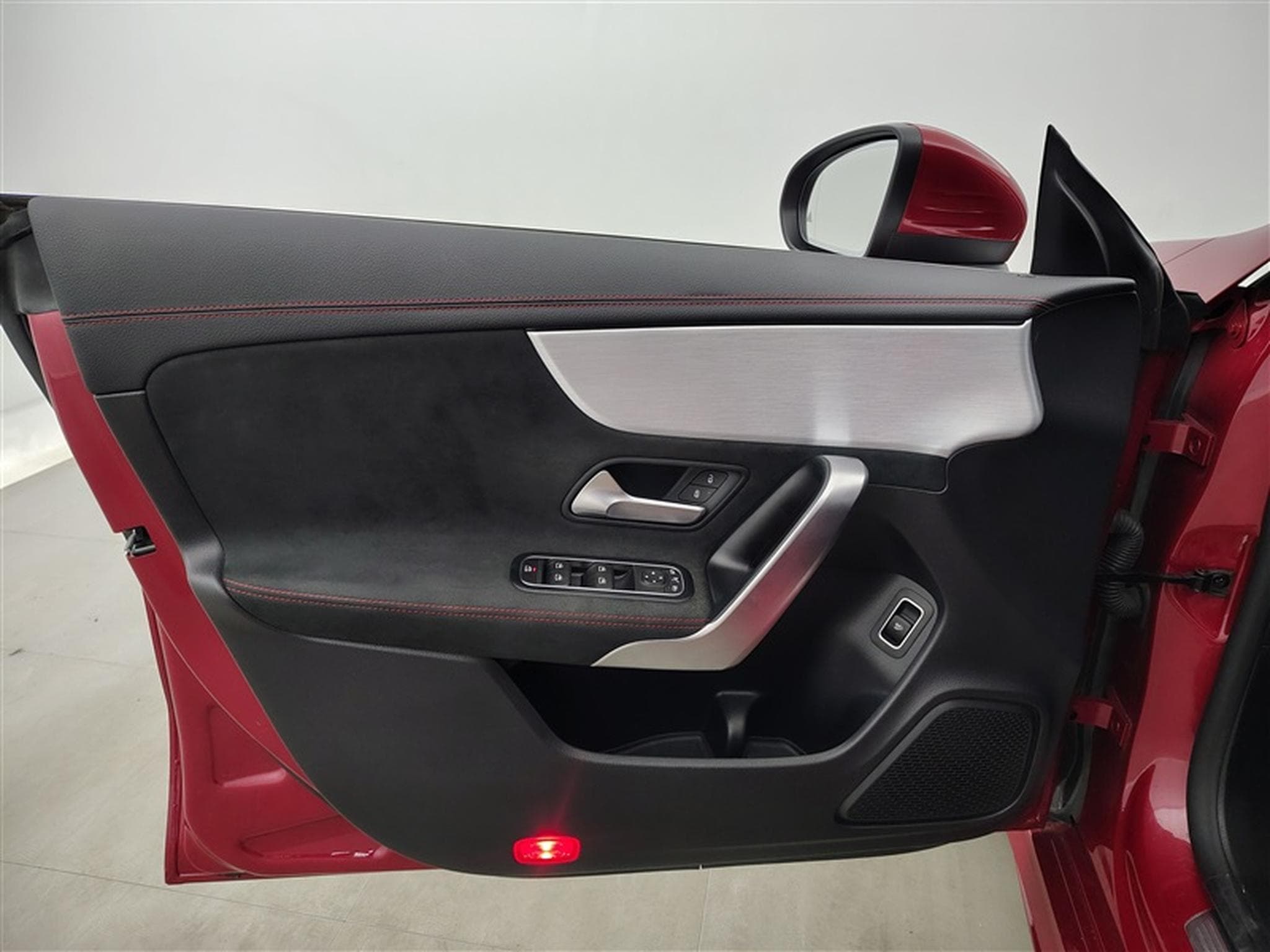 Mercedes CLA 180 180d Pack AMG *NAVI/FULL LED/CUIR PARTIEL/CAMERA/PDC/JA18* (2021) - Photo 17