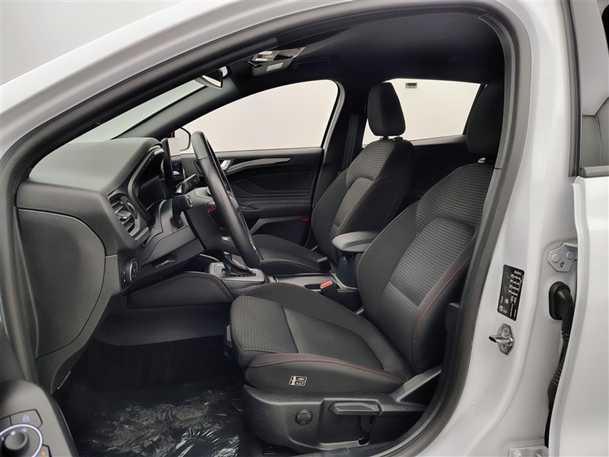 Ford Focus 1.0 EcoBoost 155Cv ST-Line Navi Cockpit / Led / PDC+Caméra (2024) - Photo 7