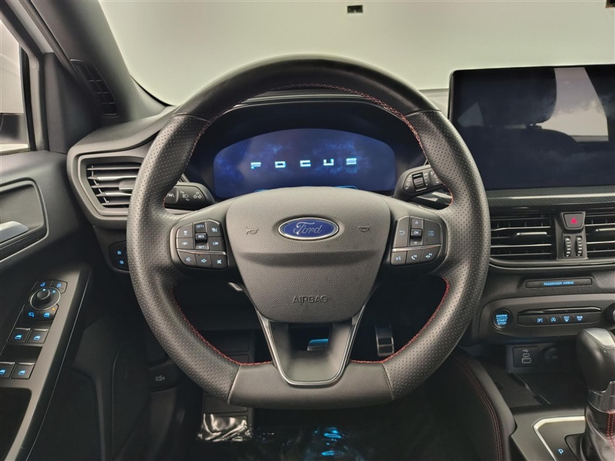 Ford Focus 1.0 EcoBoost 155Cv ST-Line Navi Cockpit / Led / PDC+Caméra (2024) - Photo 9