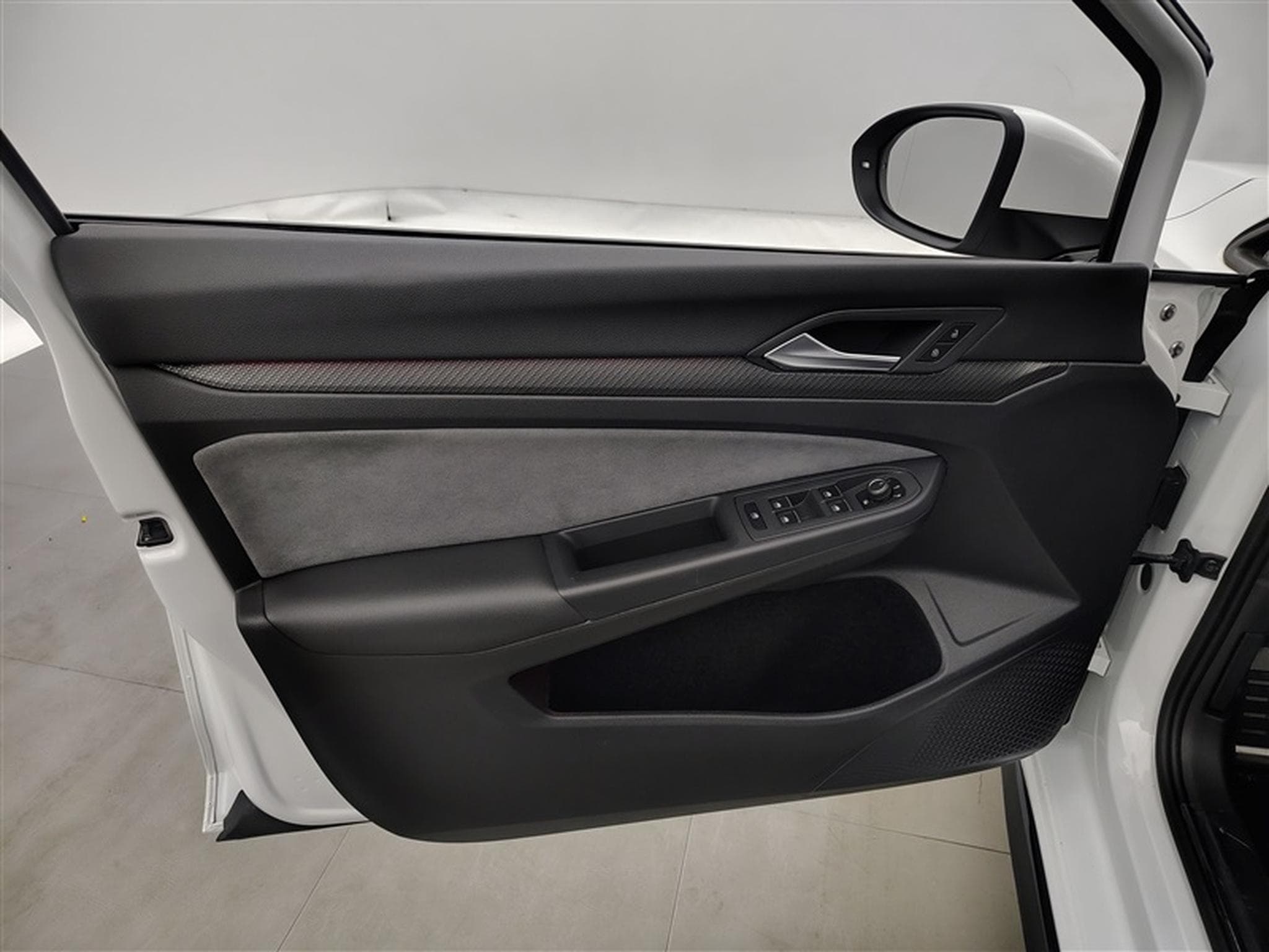 VW Golf 1.5 TSI 130Cv DSG R-Line CARPLAY / CAMERA / ALU18" (2024) - Photo 17
