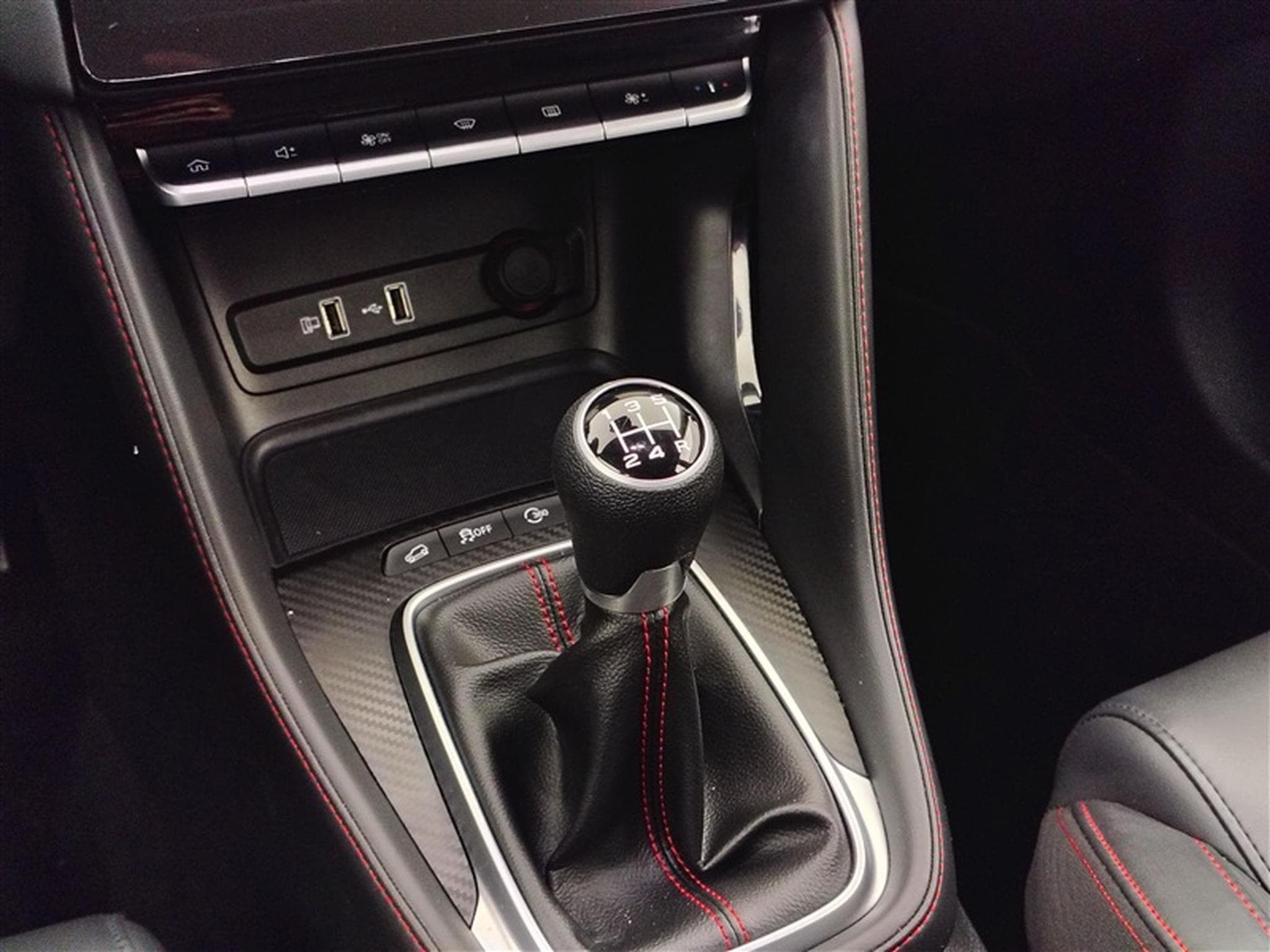 MG ZS 1.5 VTi 105cv Luxury NAVI / FULL LED / CUIR / CAMERA / JA 17 (2024) - Photo 12
