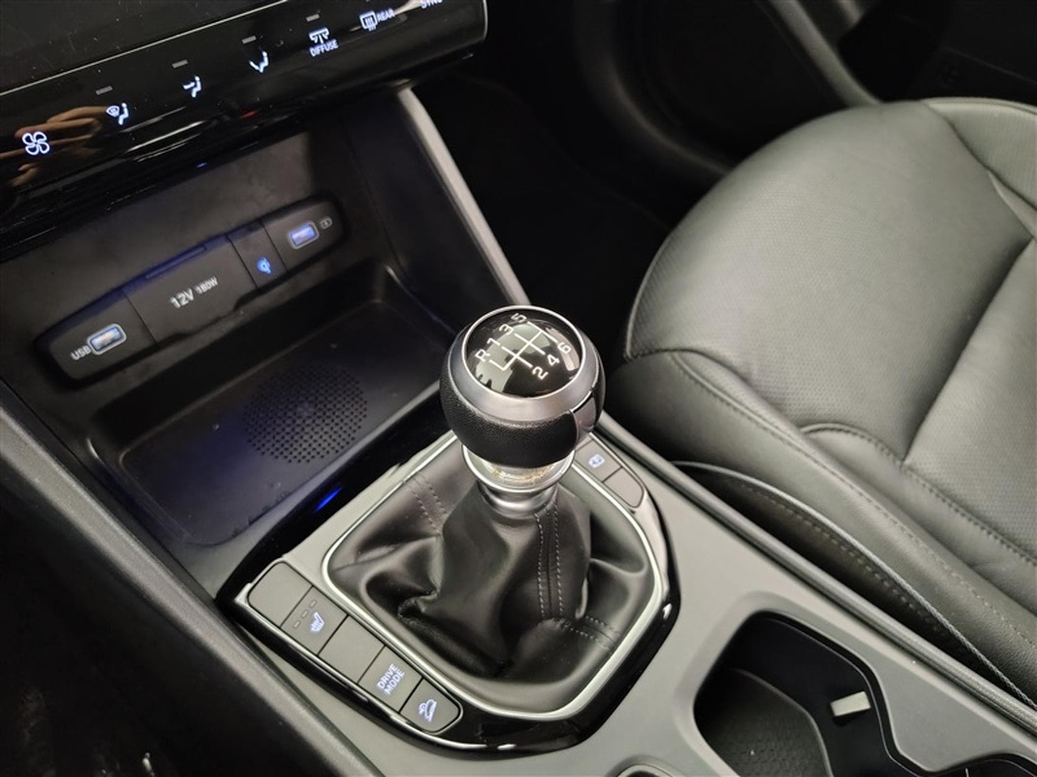 Hyundai Tucson 1.6 GDi Feel NAVI 8" / AUDIO KRELL / PDC AR / CAMERA / JA17" (2022) - Photo 12