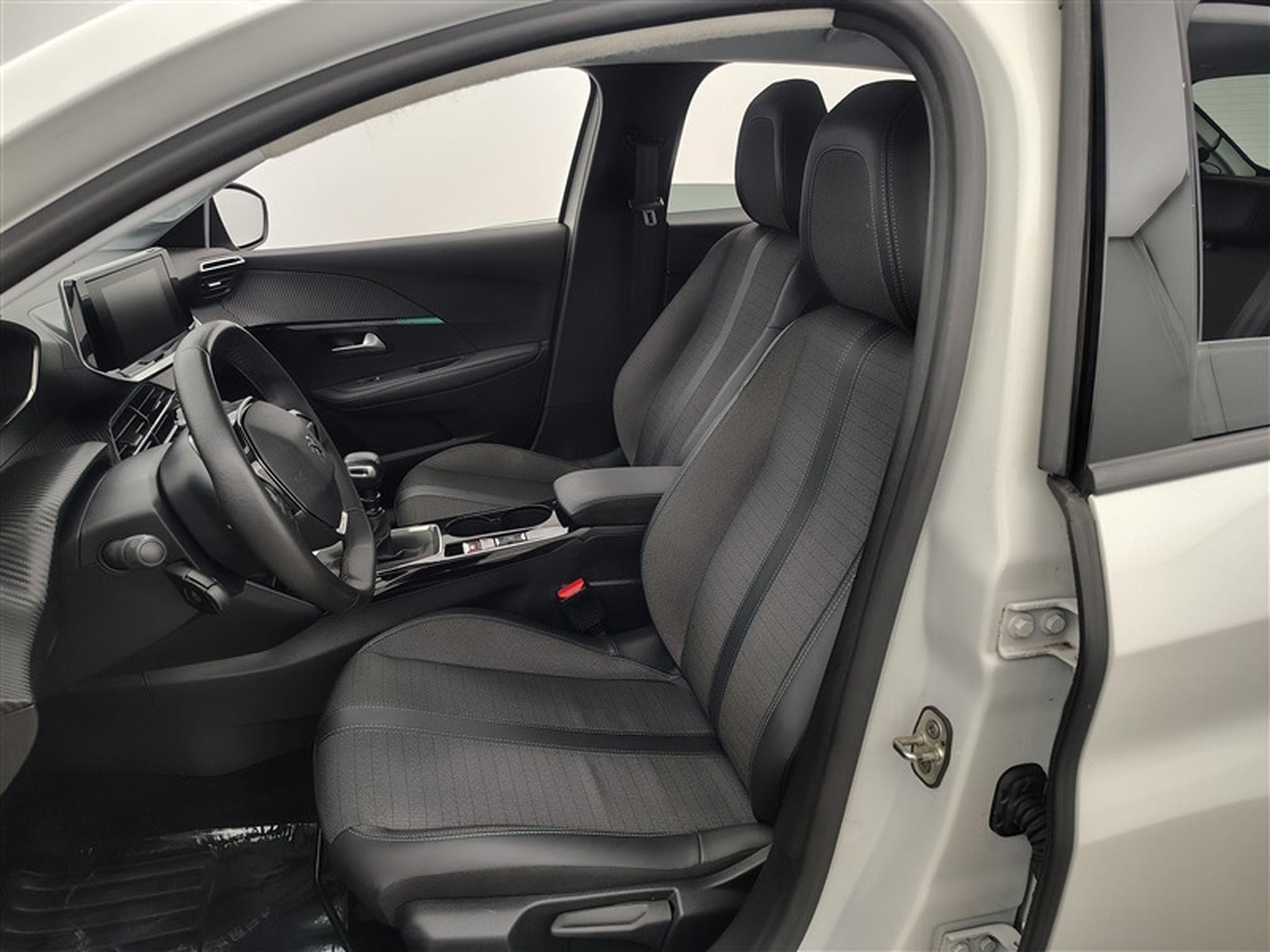 Peugeot 208 1.2i PureTech Allure CARPLAY / S-CUIR / CLIM / FULL LED (2022) - Photo 7