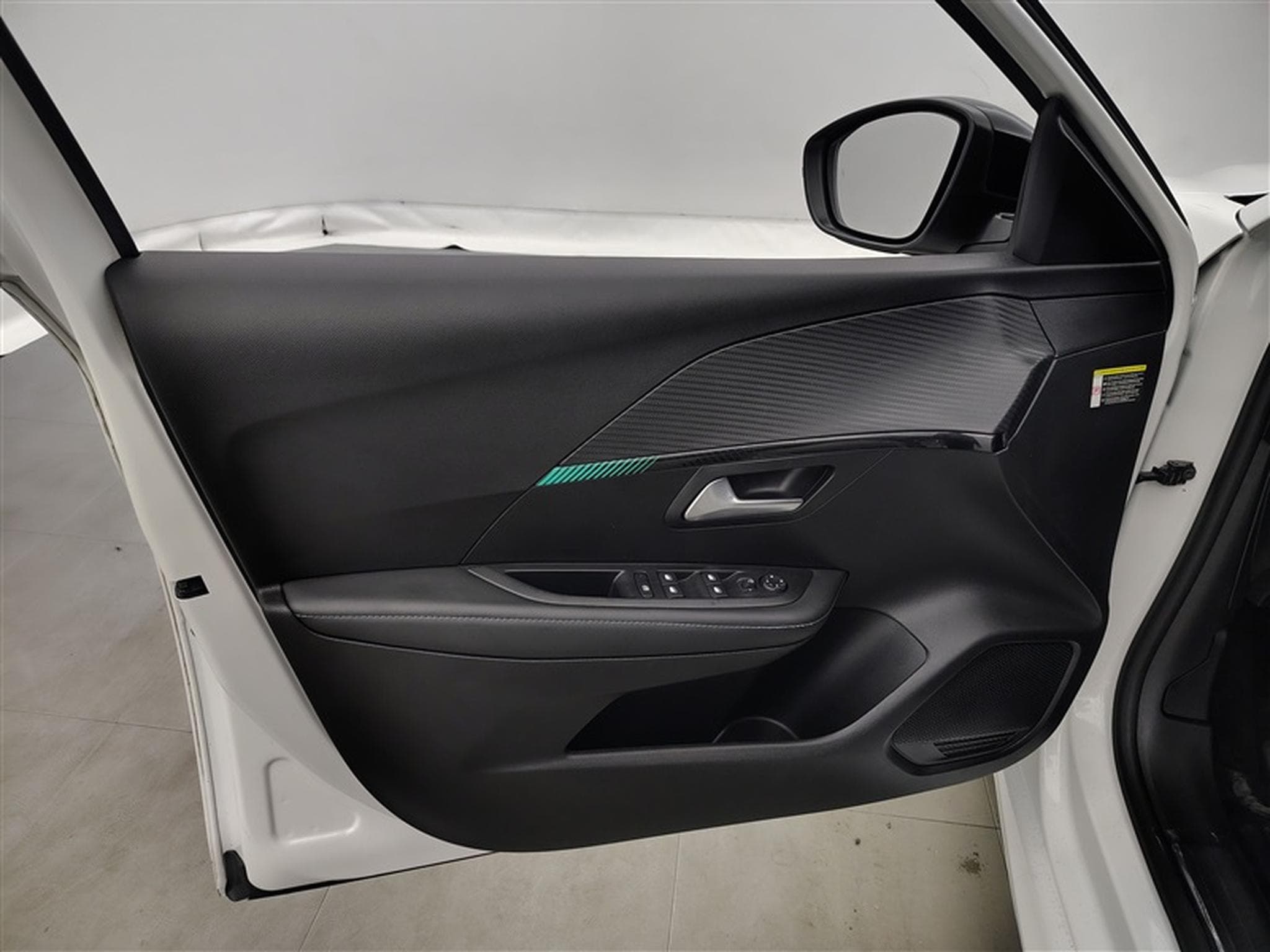Peugeot 208 1.2i PureTech Allure CARPLAY / S-CUIR / CLIM / FULL LED (2022) - Photo 17