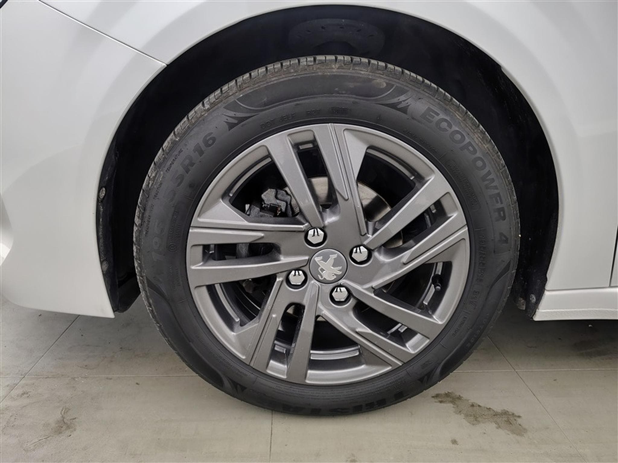 Peugeot 208 1.2i PureTech Active MIRRORLINK / PDC AR / JA 16" (2022) - Photo 6