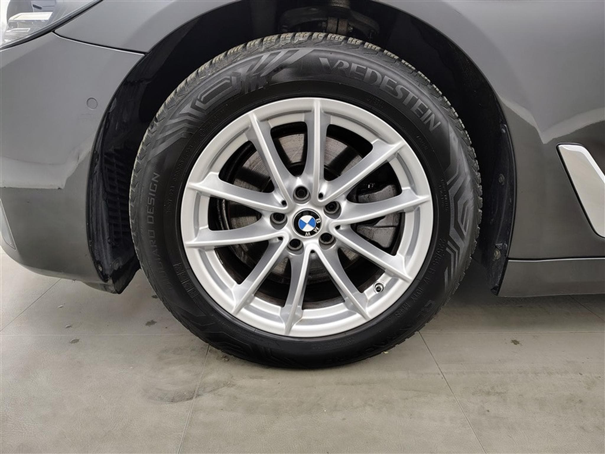 BMW 520 Touring 520iA MHEV/CUIR/NAVI/FULL LED/JA/PDC (2023) - Photo 6