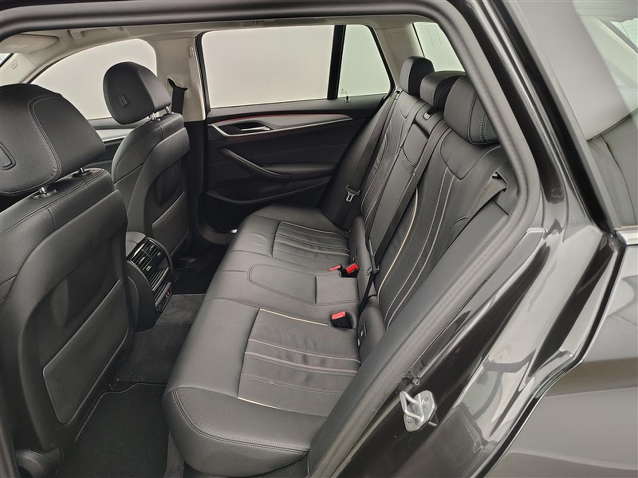 BMW 520 Touring 520iA MHEV/CUIR/NAVI/FULL LED/JA/PDC (2023) - Photo 13