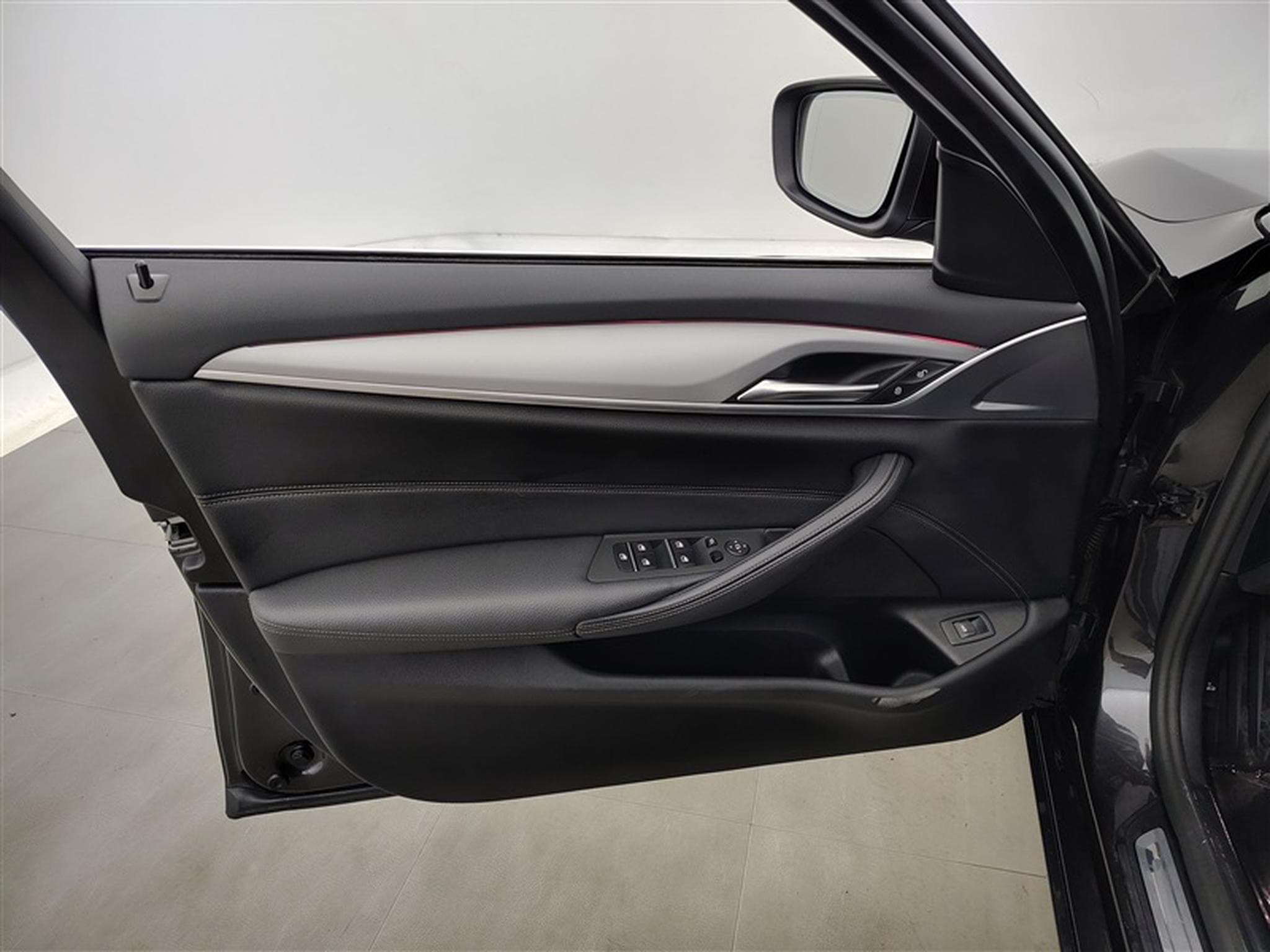 BMW 520 Touring 520iA MHEV/CUIR/NAVI/FULL LED/JA/PDC (2023) - Photo 17