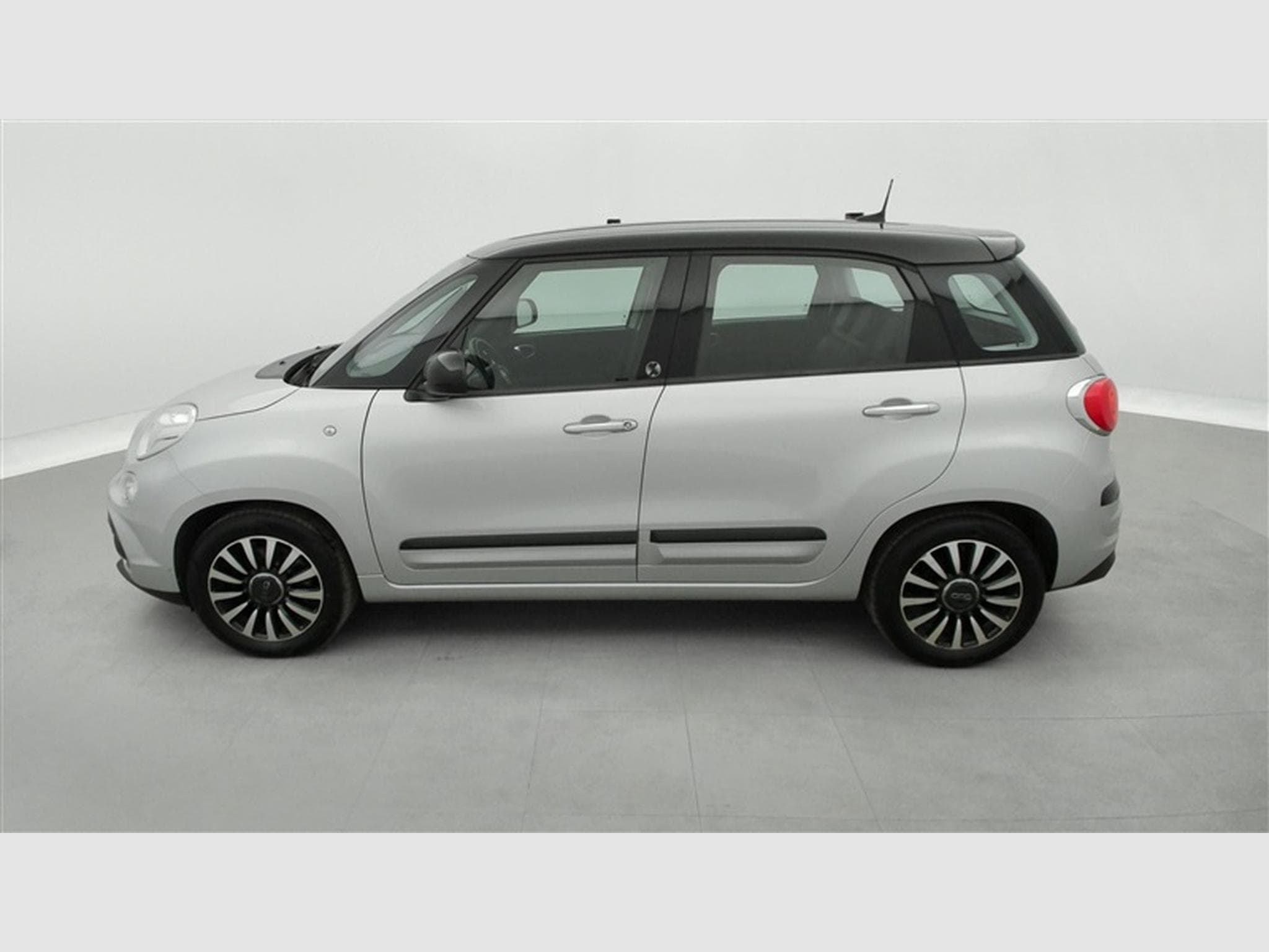 Fiat 500L 1.4i 120TH/S-CUIR/NAVI/JA16/PDC (2020) - Photo 3
