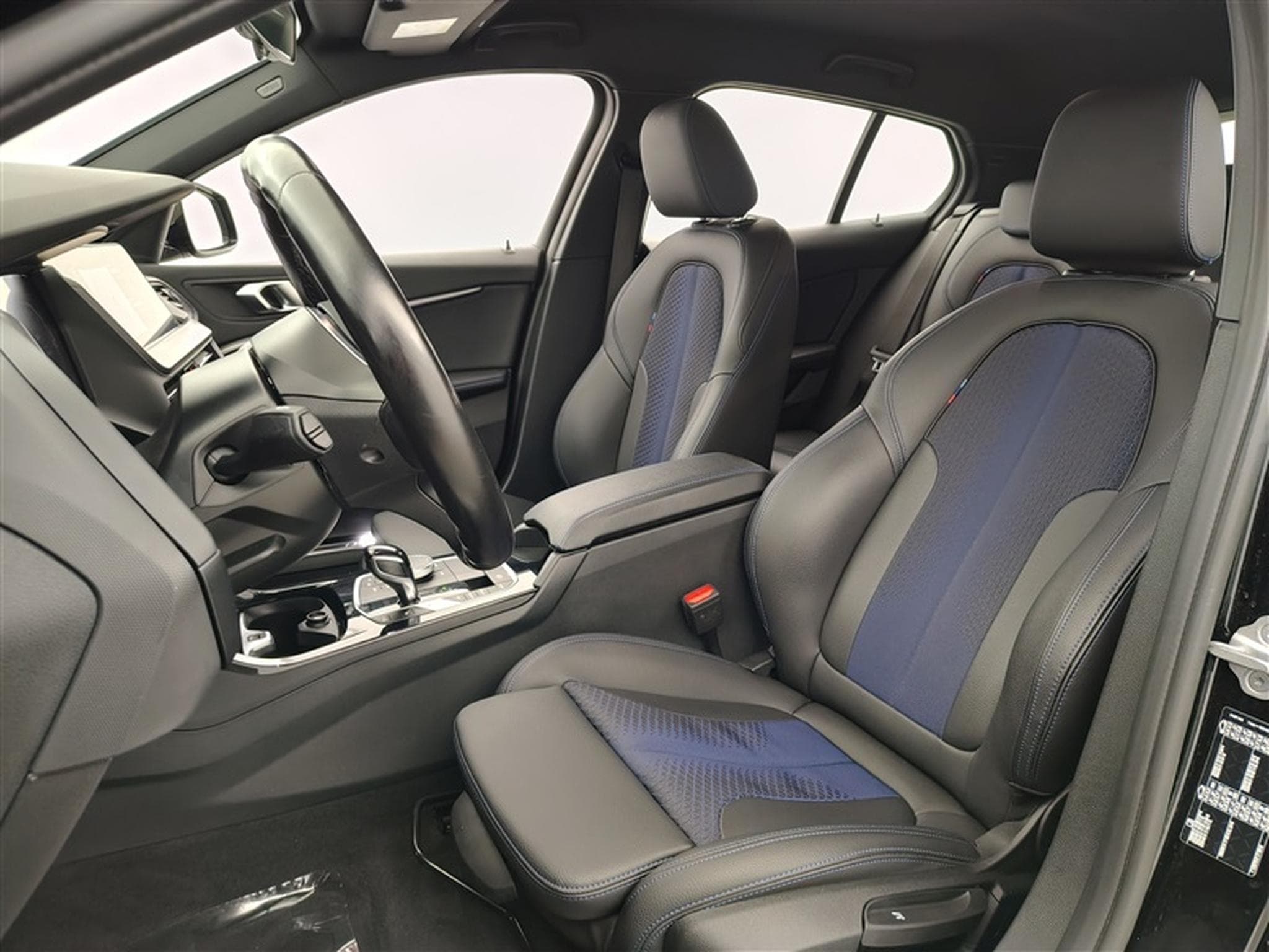BMW 118 iA Pack M NAVI / FULL LED / S-CUIR (2023) - Photo 7