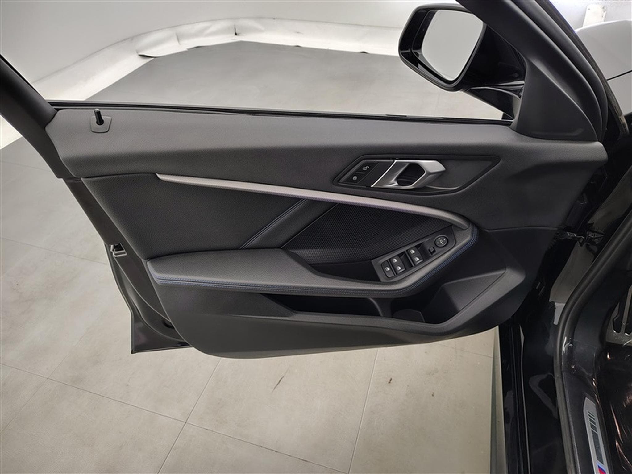 BMW 118 iA Pack M NAVI / FULL LED / S-CUIR (2023) - Photo 17