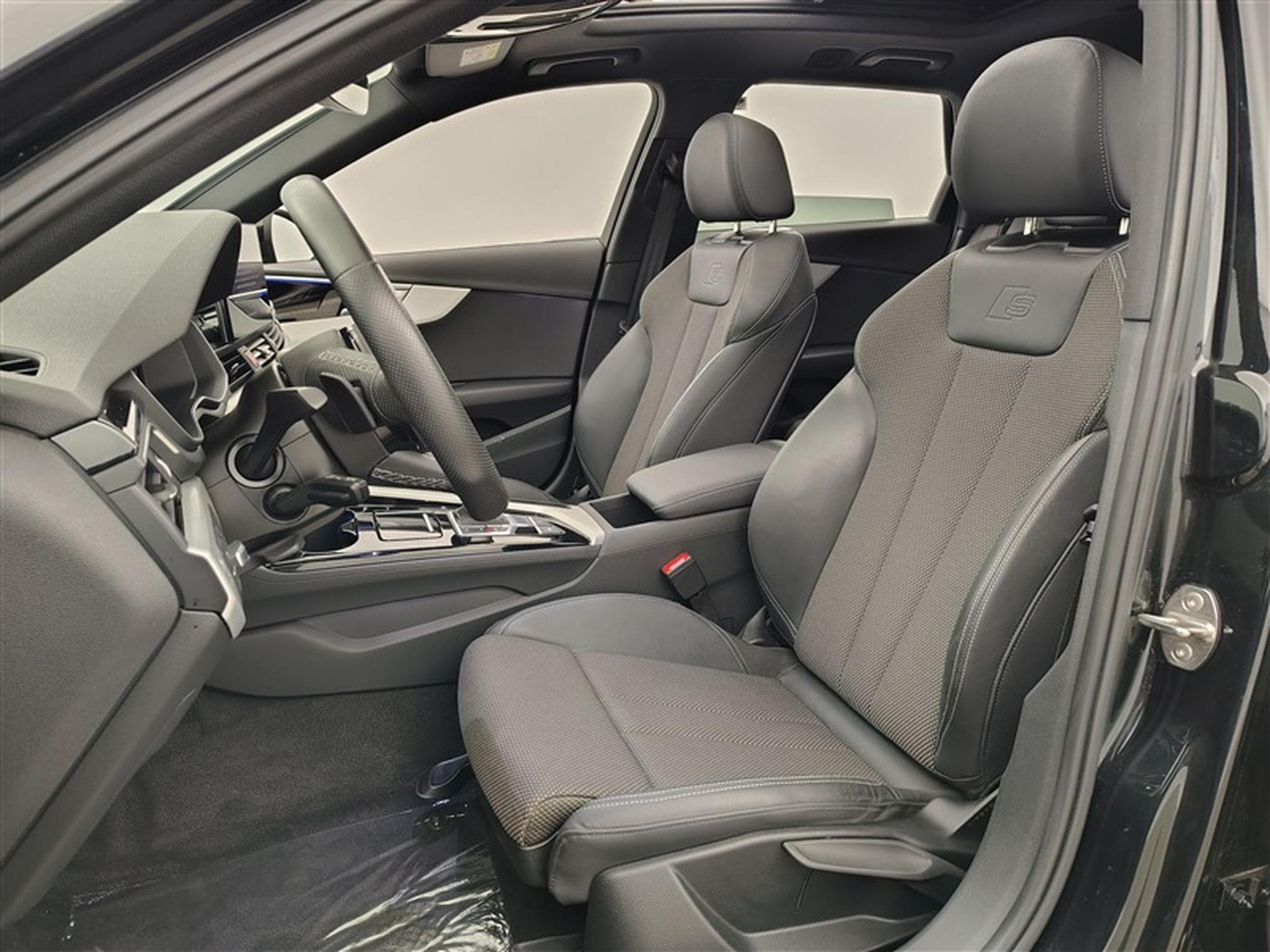 Audi A4 Avant 35 TFSI S-Line Competition S-Tronic Navi / Led / Pano (2024) - Photo 7