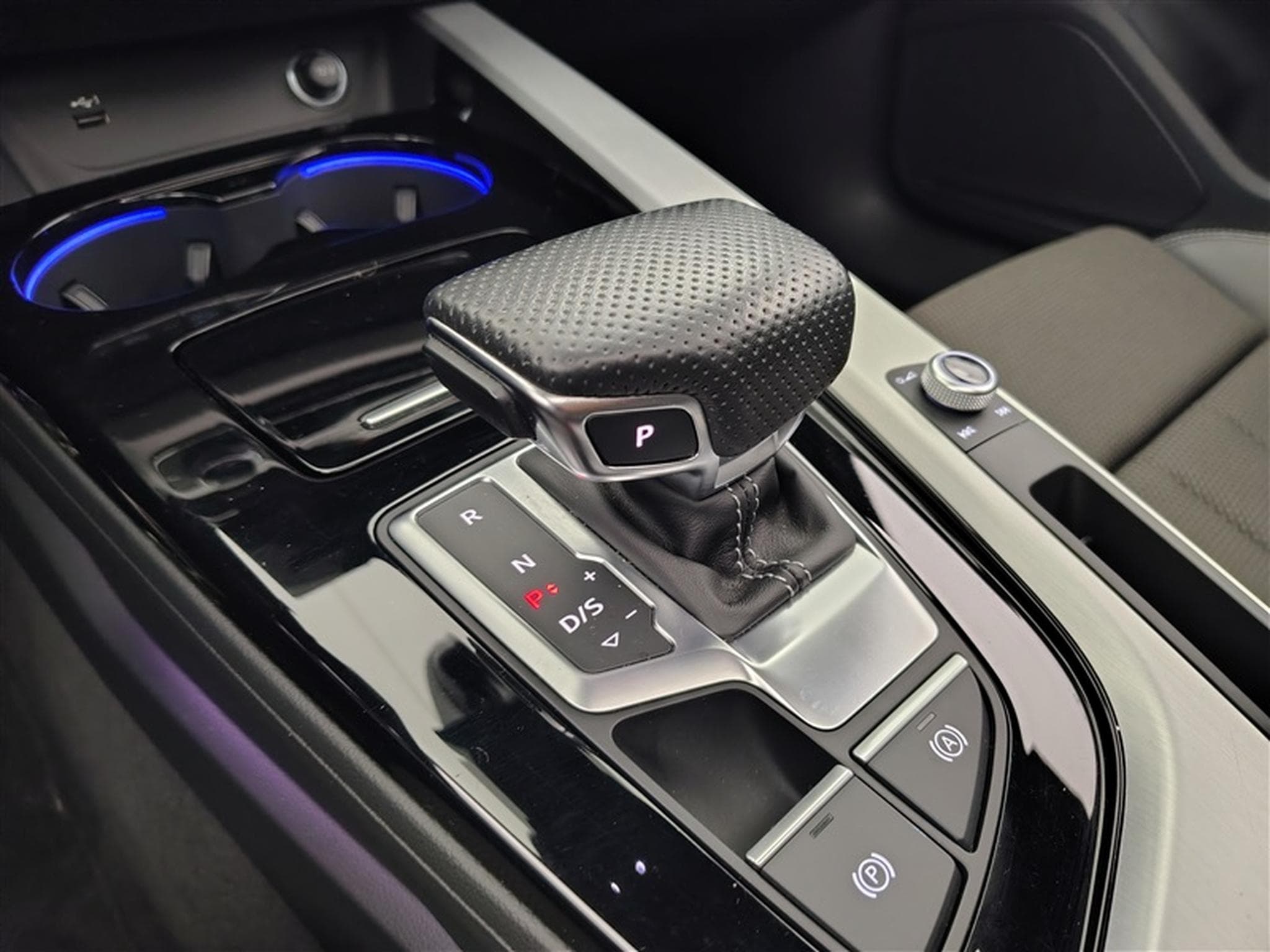 Audi A4 Avant 35 TFSI S-Line Competition S-Tronic Navi / Led / Pano (2024) - Photo 12