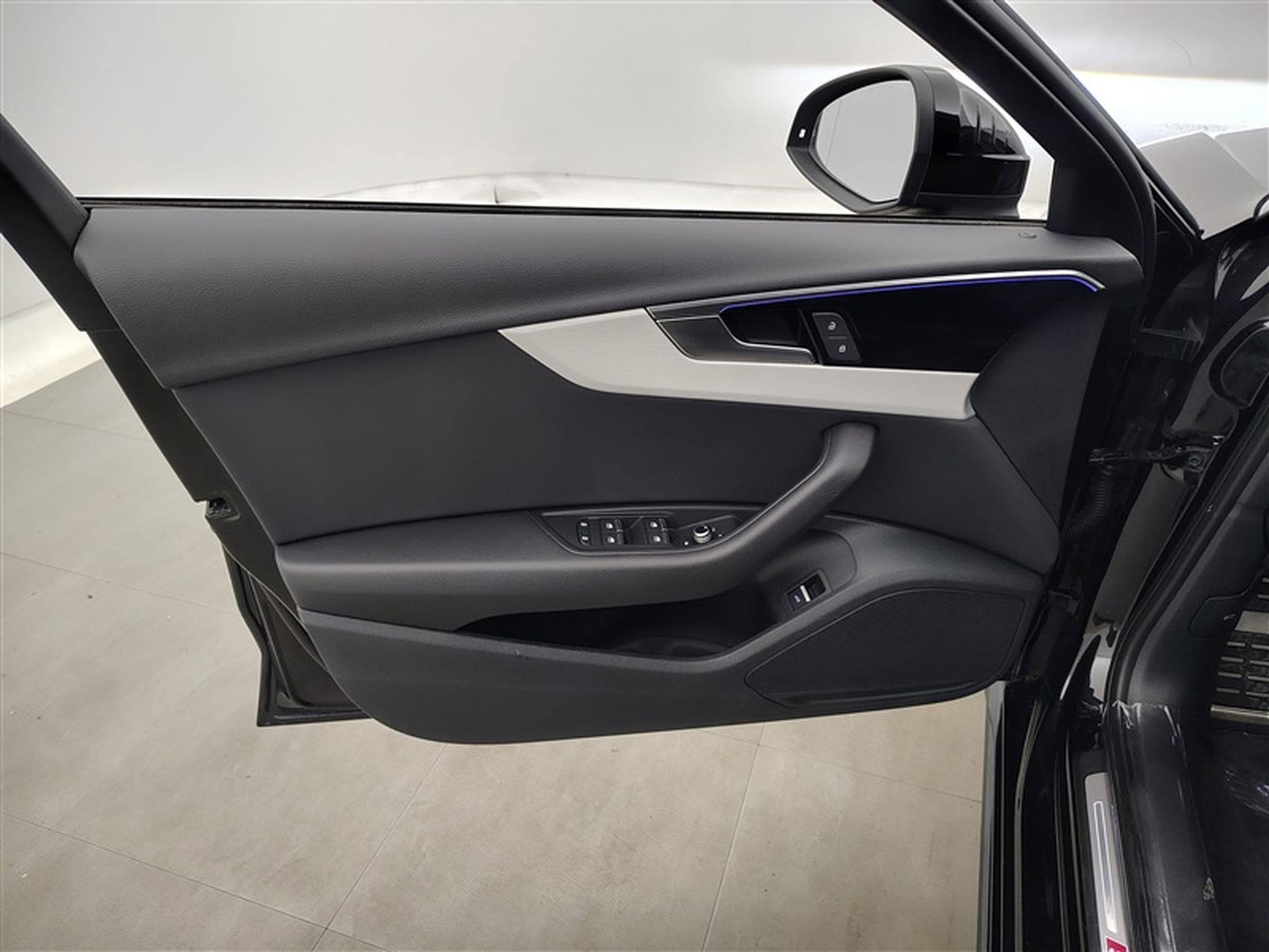 Audi A4 Avant 35 TFSI S-Line Competition S-Tronic Navi / Led / Pano (2024) - Photo 17