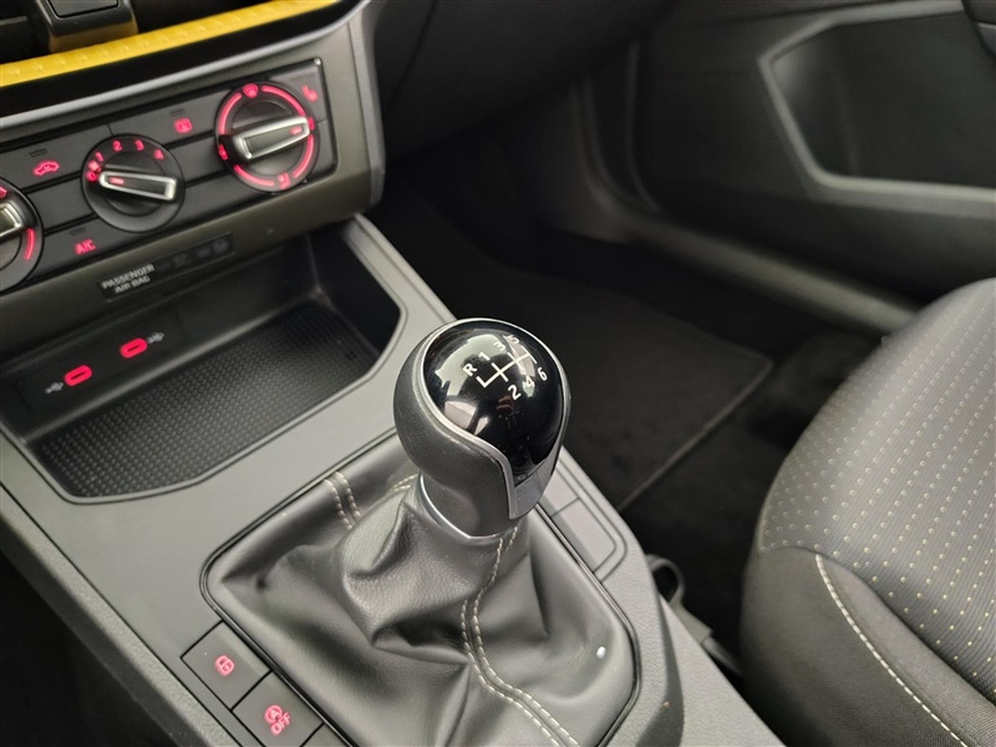 Seat Ibiza 1.0 TSI 110cv Style APP CONNECT / FULL LED / PDC AR / JA 15" (2023) - Photo 12
