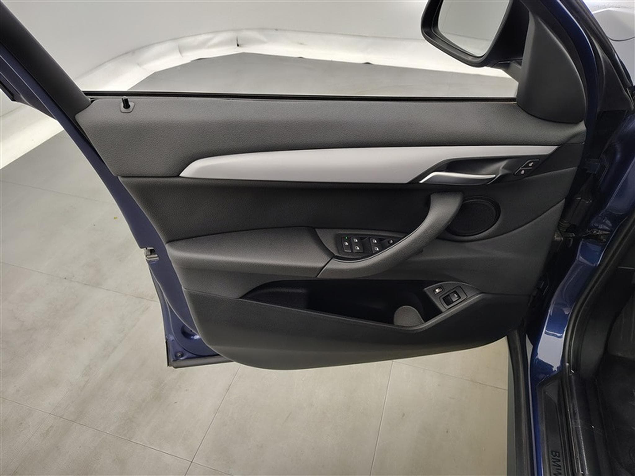 BMW X1 PHEV 1.5iA xDrive25e NAVI / FULL LED / CUIR / HUD (2022) - Photo 17