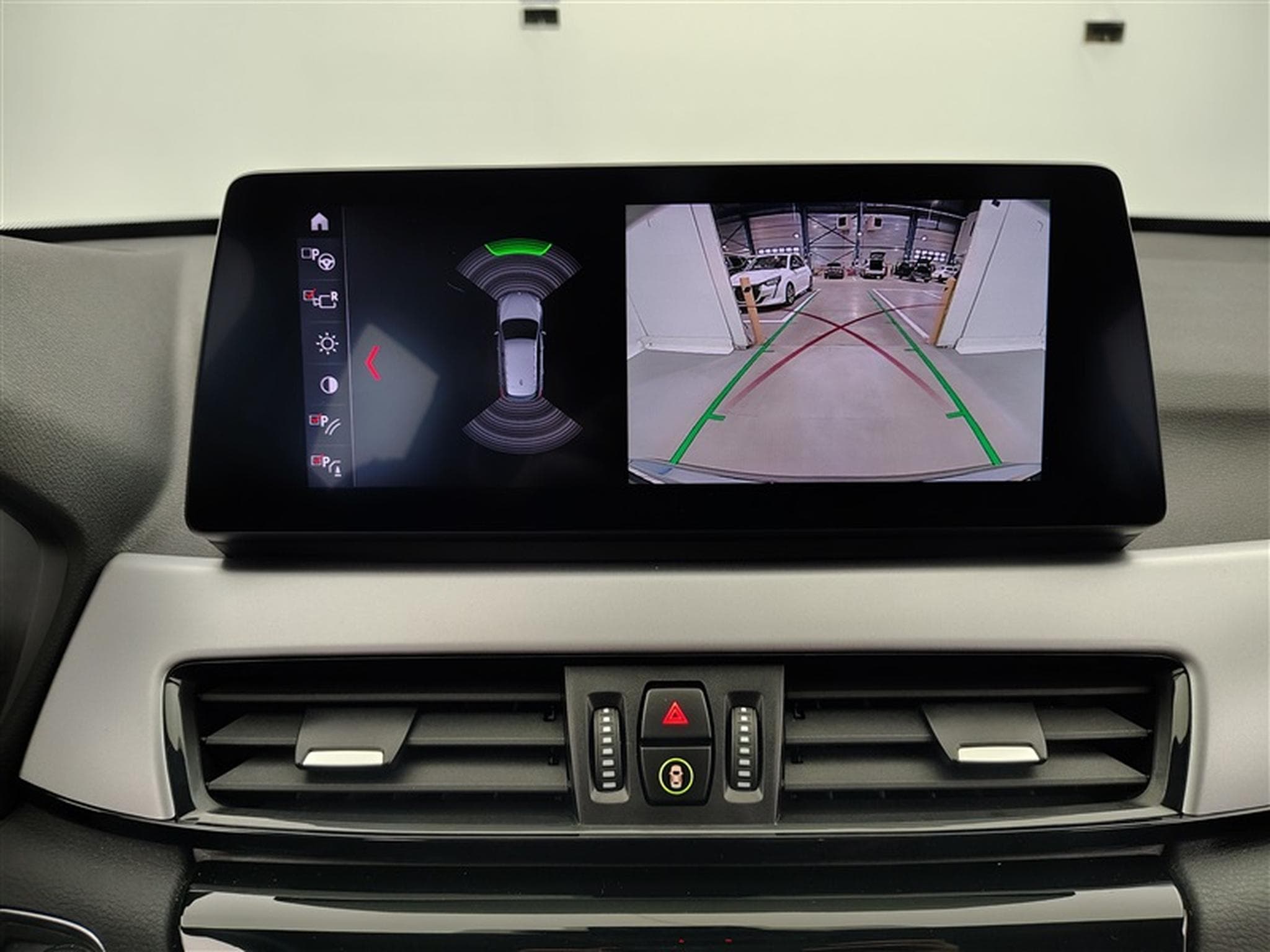 BMW X1 PHEV 1.5iA xDrive25e NAVI / FULL LED / CUIR / HUD (2022) - Photo 18