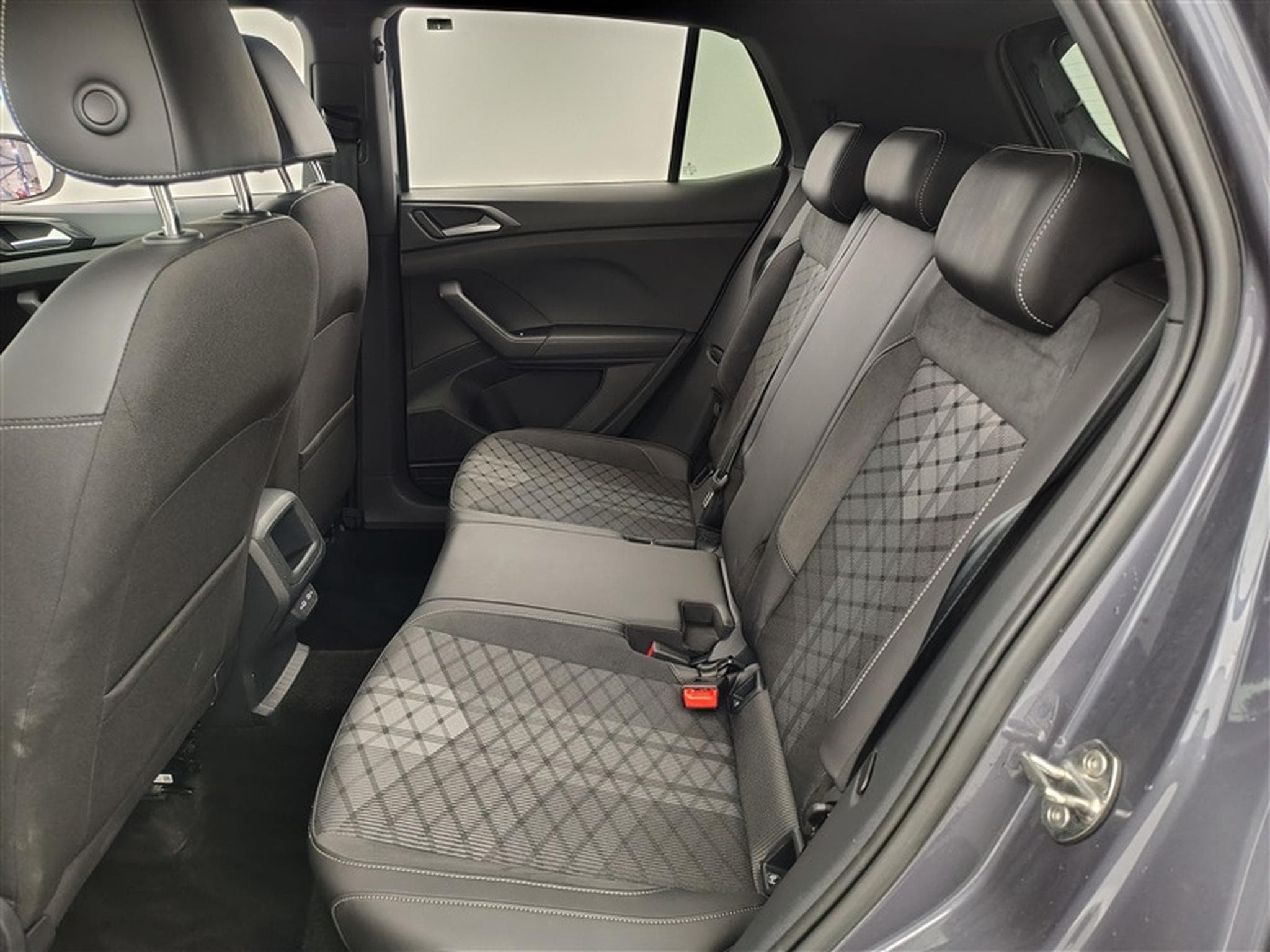 VW T-Cross 1.0 TSI 115Cv DSG7 R-Line CARPLAY / CAMERA / FULL LED (2025) - Photo 13