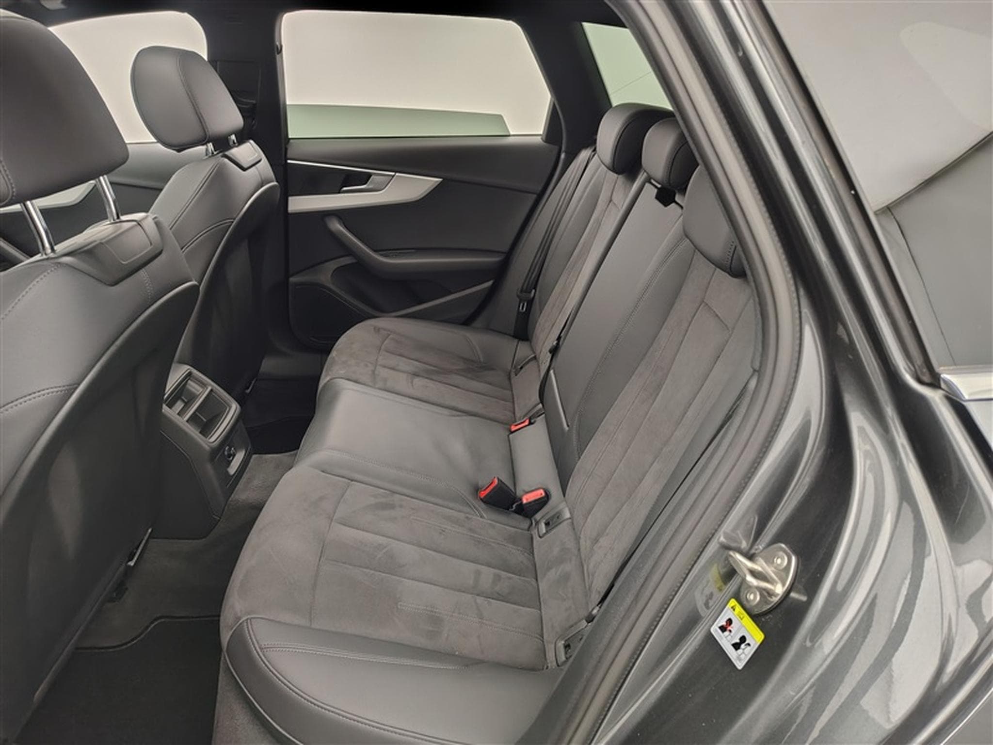 Audi A4 35 TFSI S tronic S-LINE/S-CUIR/NAVI/TO PANO/FULL LED (2023) - Photo 13