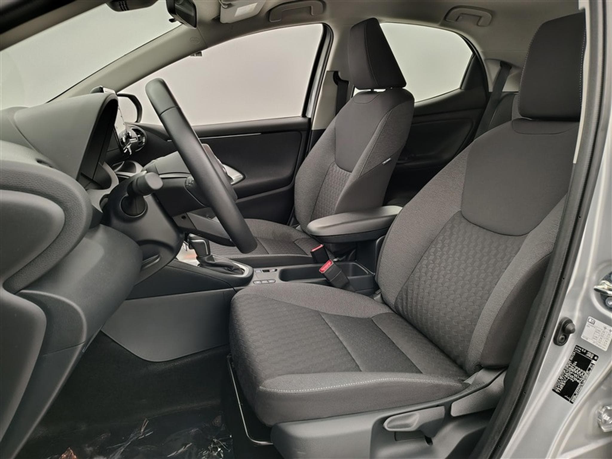 Toyota Yaris 1.5i VVT-i Hybrid E-CVT CARPLAY / CLIM (2025) - Photo 7