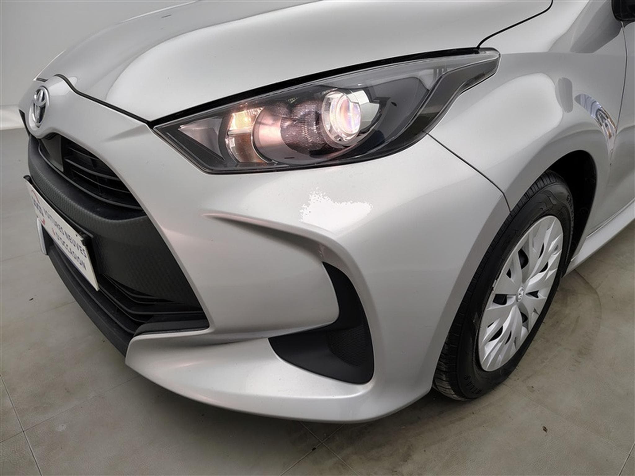 Toyota Yaris 1.5i VVT-i Hybrid E-CVT CARPLAY / CLIM (2025) - Photo 15