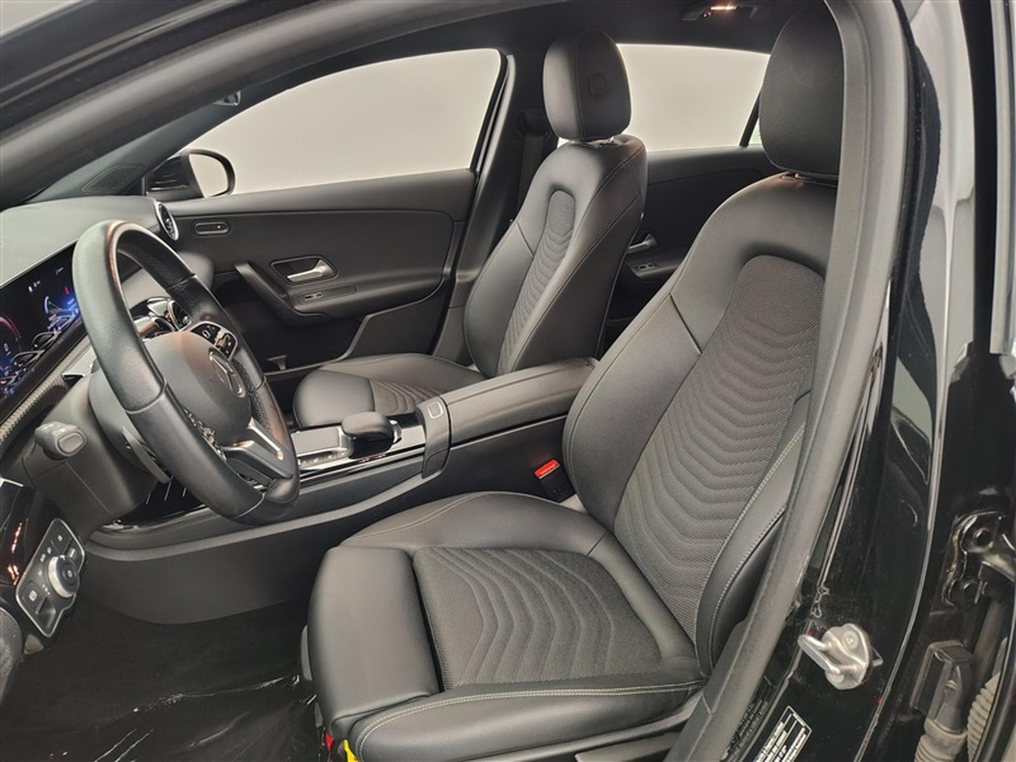 Mercedes A 250 e PHEV Business Solution Navi / Led / PDC av+ar (2021) - Photo 7