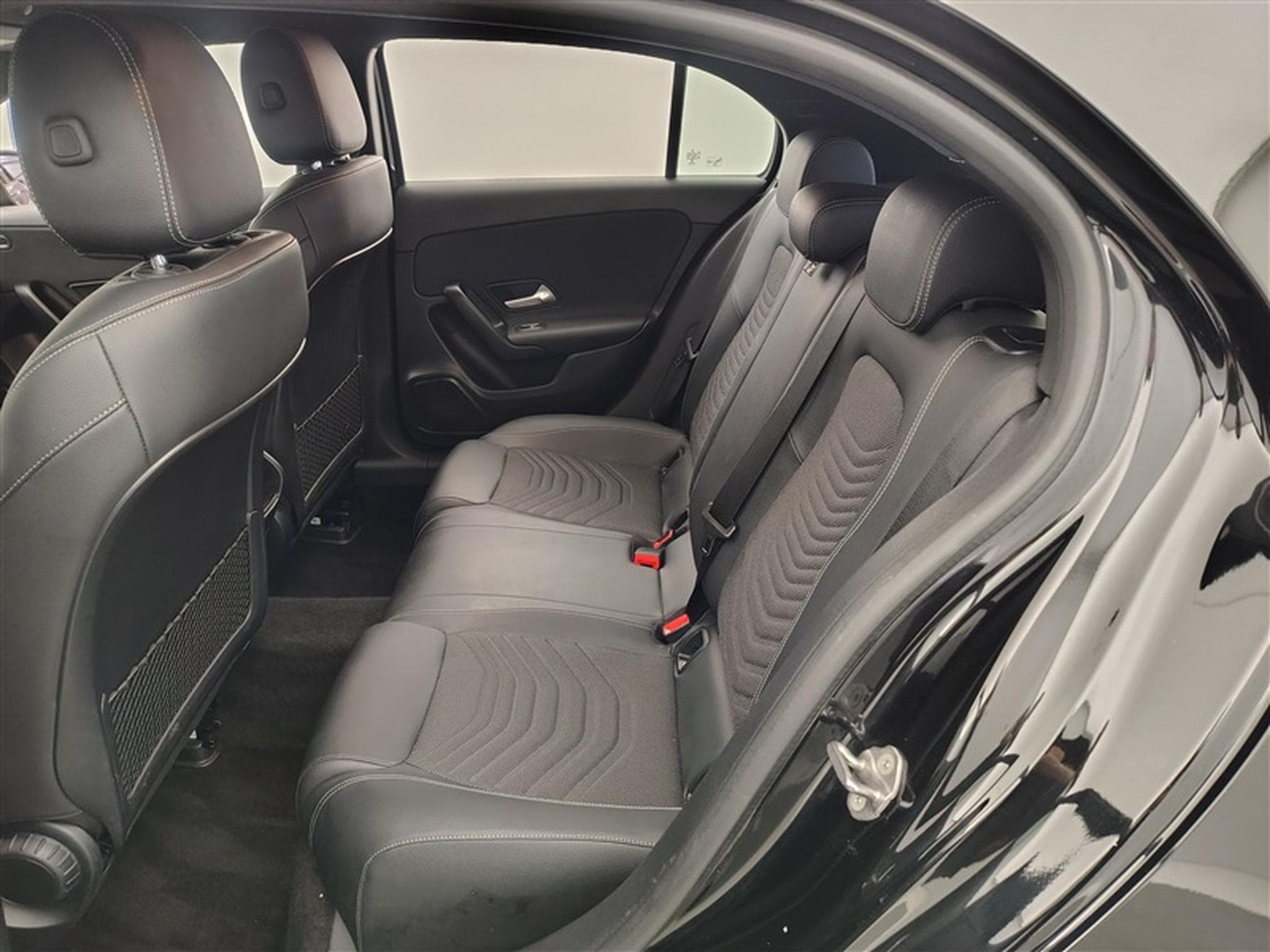 Mercedes A 250 e PHEV Business Solution Navi / Led / PDC av+ar (2021) - Photo 13