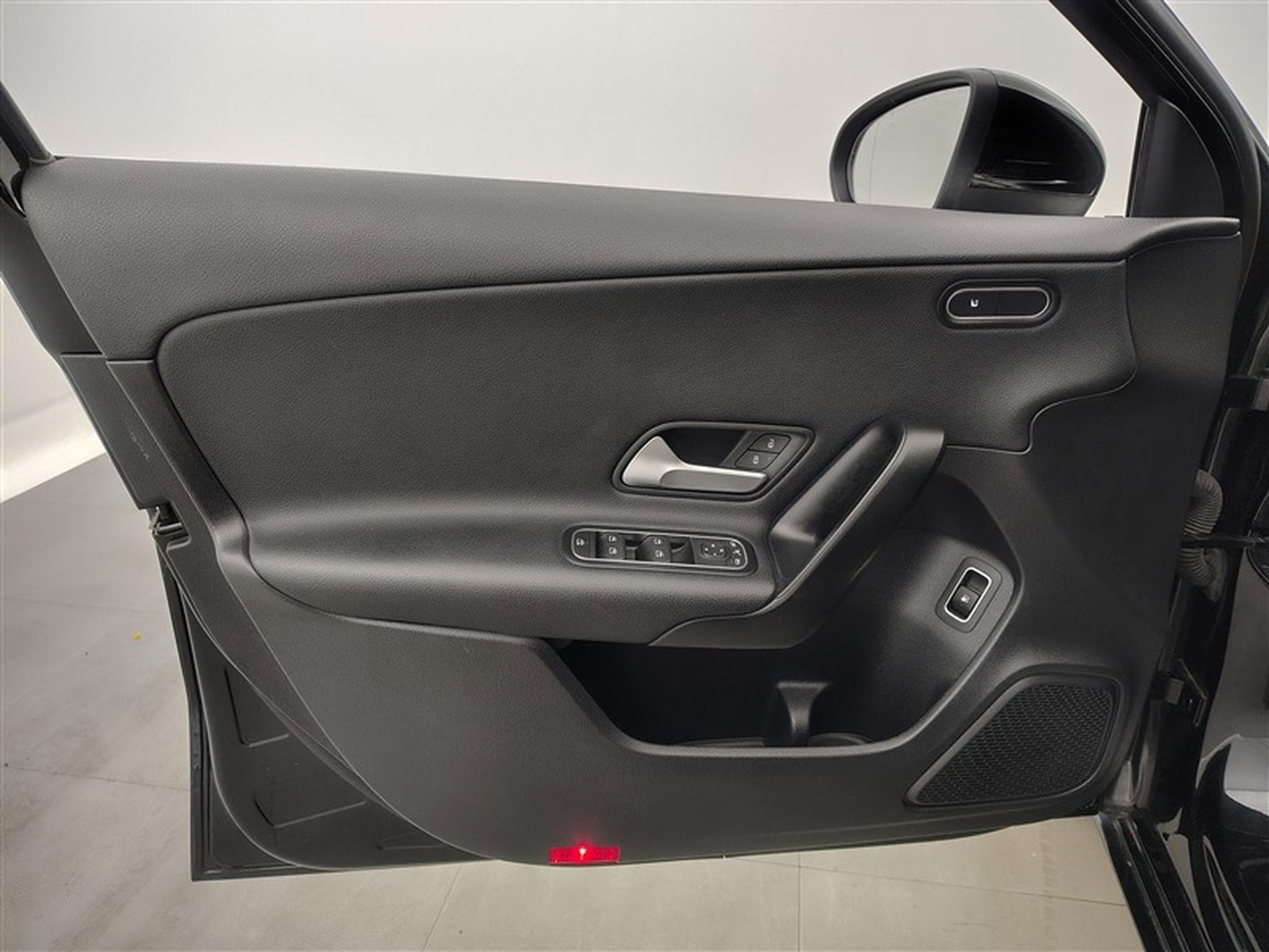 Mercedes A 250 e PHEV Business Solution Navi / Led / PDC av+ar (2021) - Photo 17