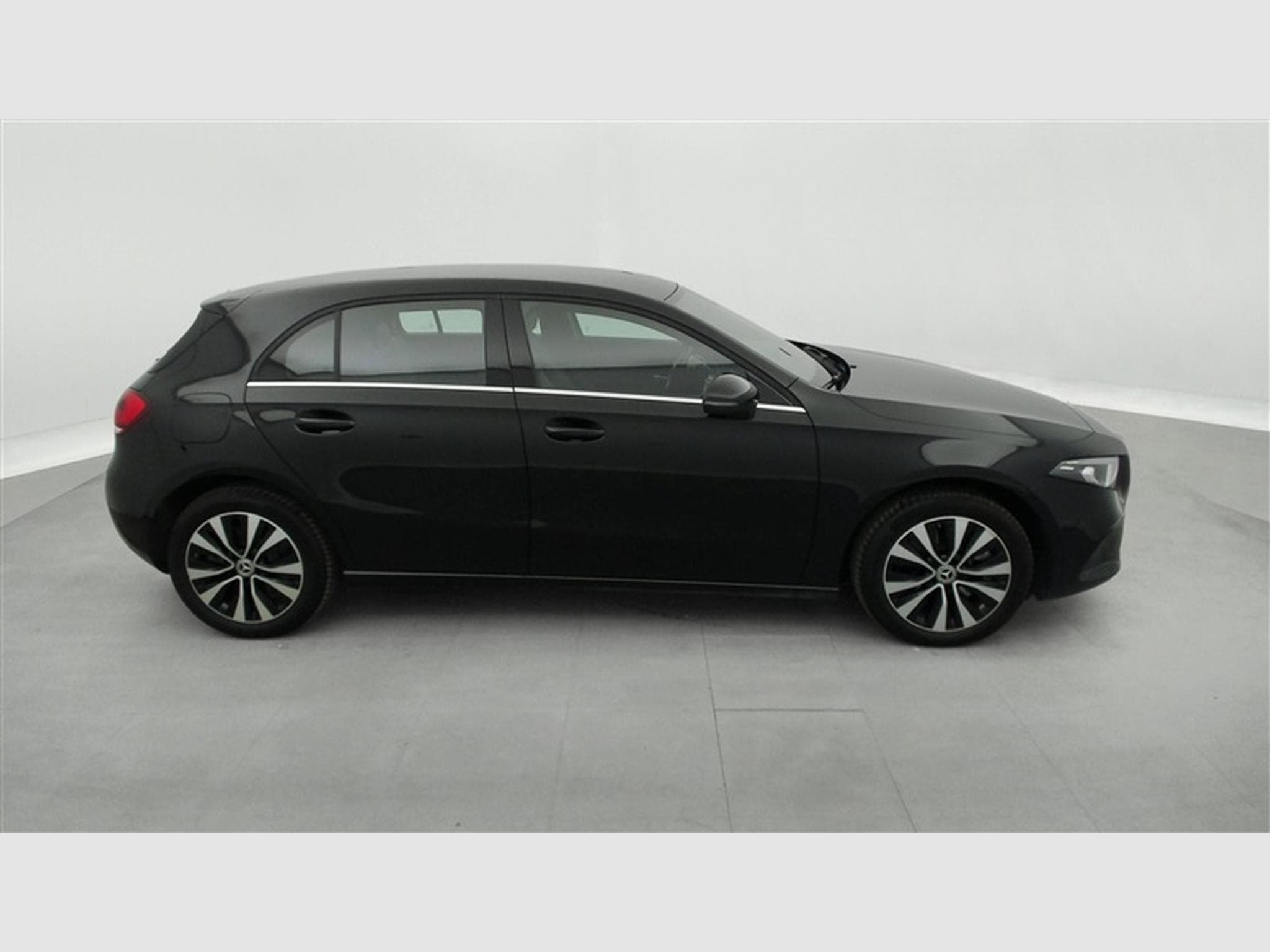 Mercedes A 250 e PHEV Business Solution Navi / Led / PDC av+ar (2021) - Photo 23
