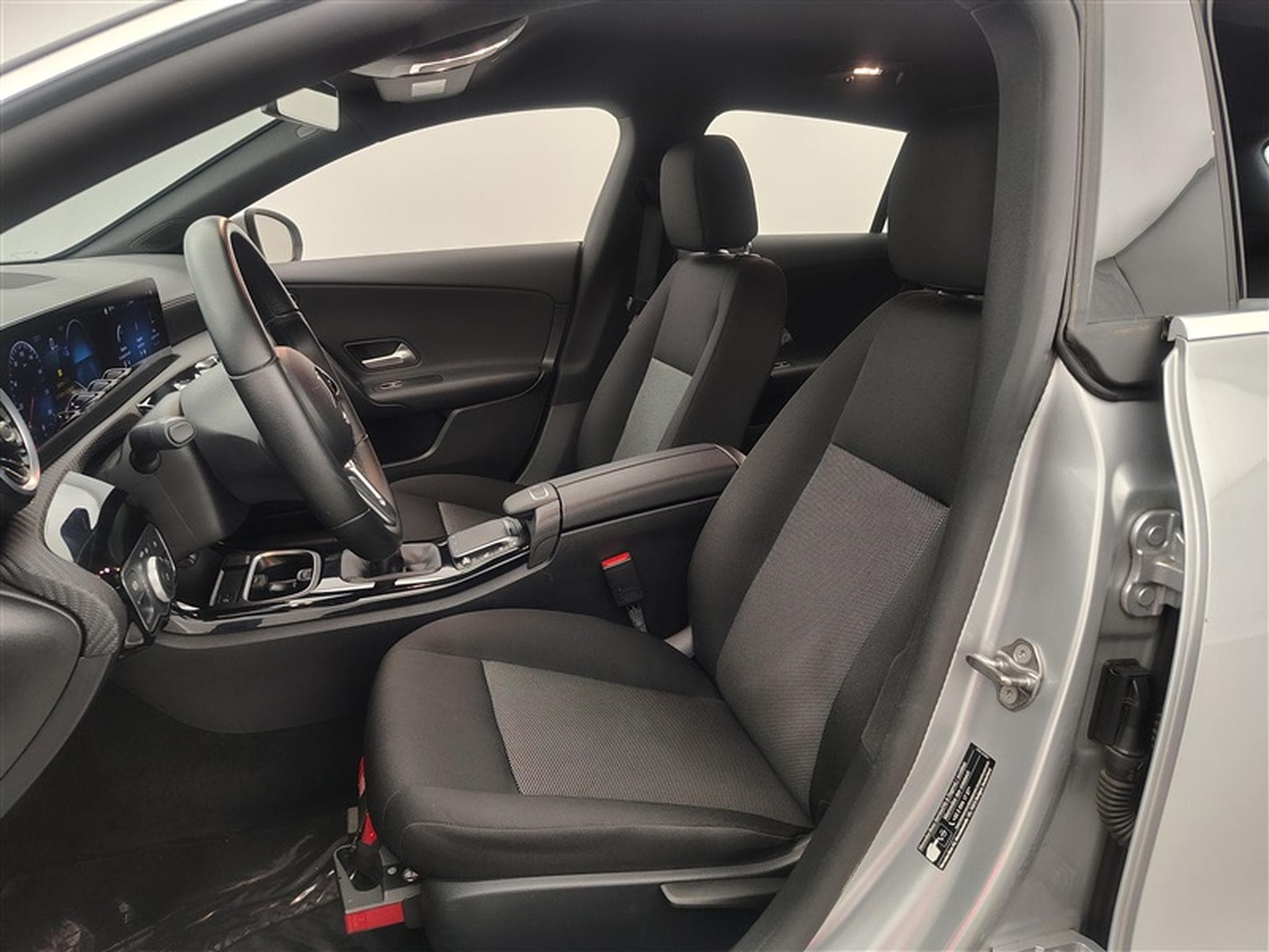 Mercedes CLA 180 SB CLA180d Business NAVI / CAMERA / PDC AV+AR / JA 16" (2022) - Photo 7