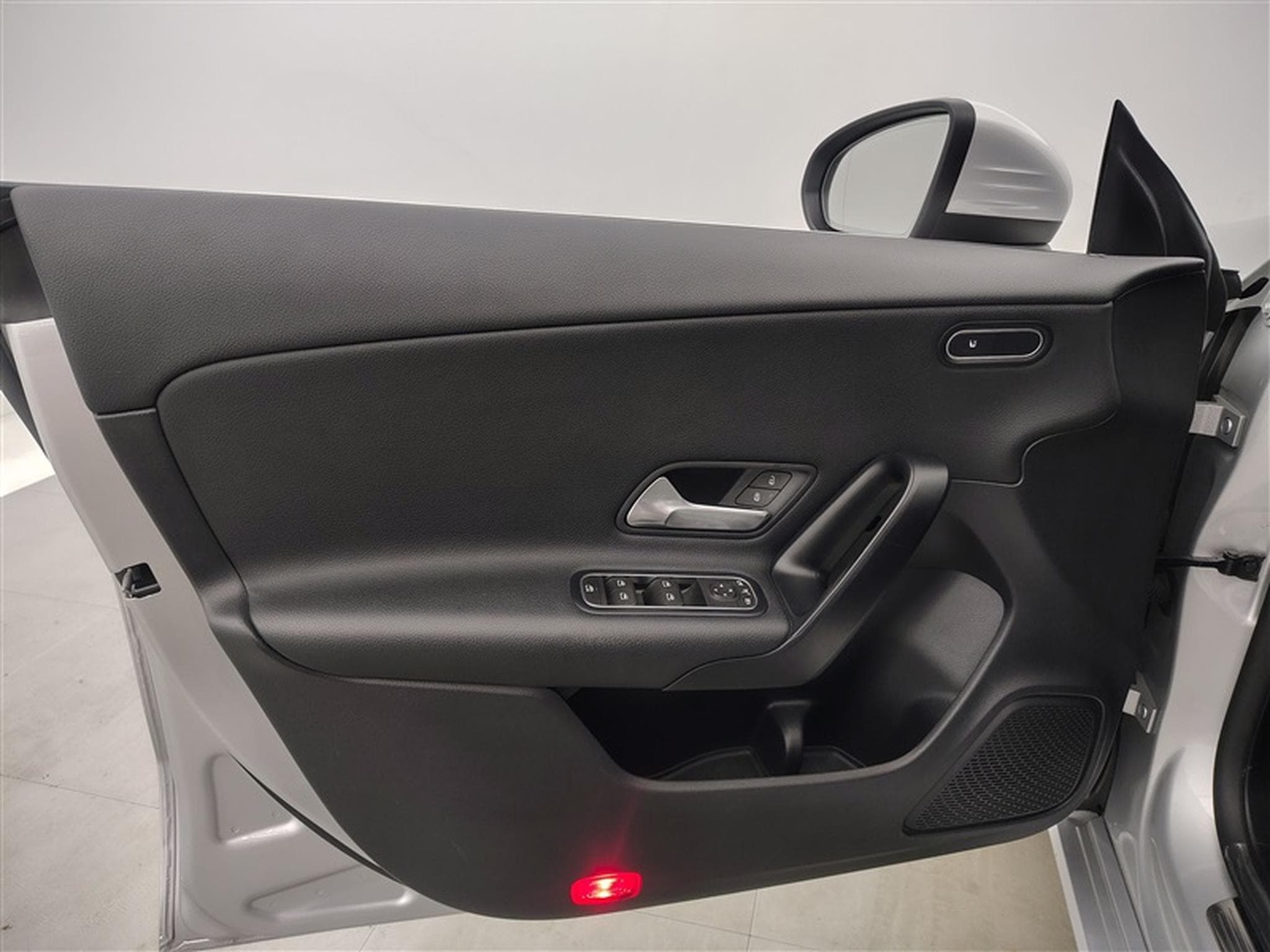Mercedes CLA 180 SB CLA180d Business NAVI / CAMERA / PDC AV+AR / JA 16" (2022) - Photo 17