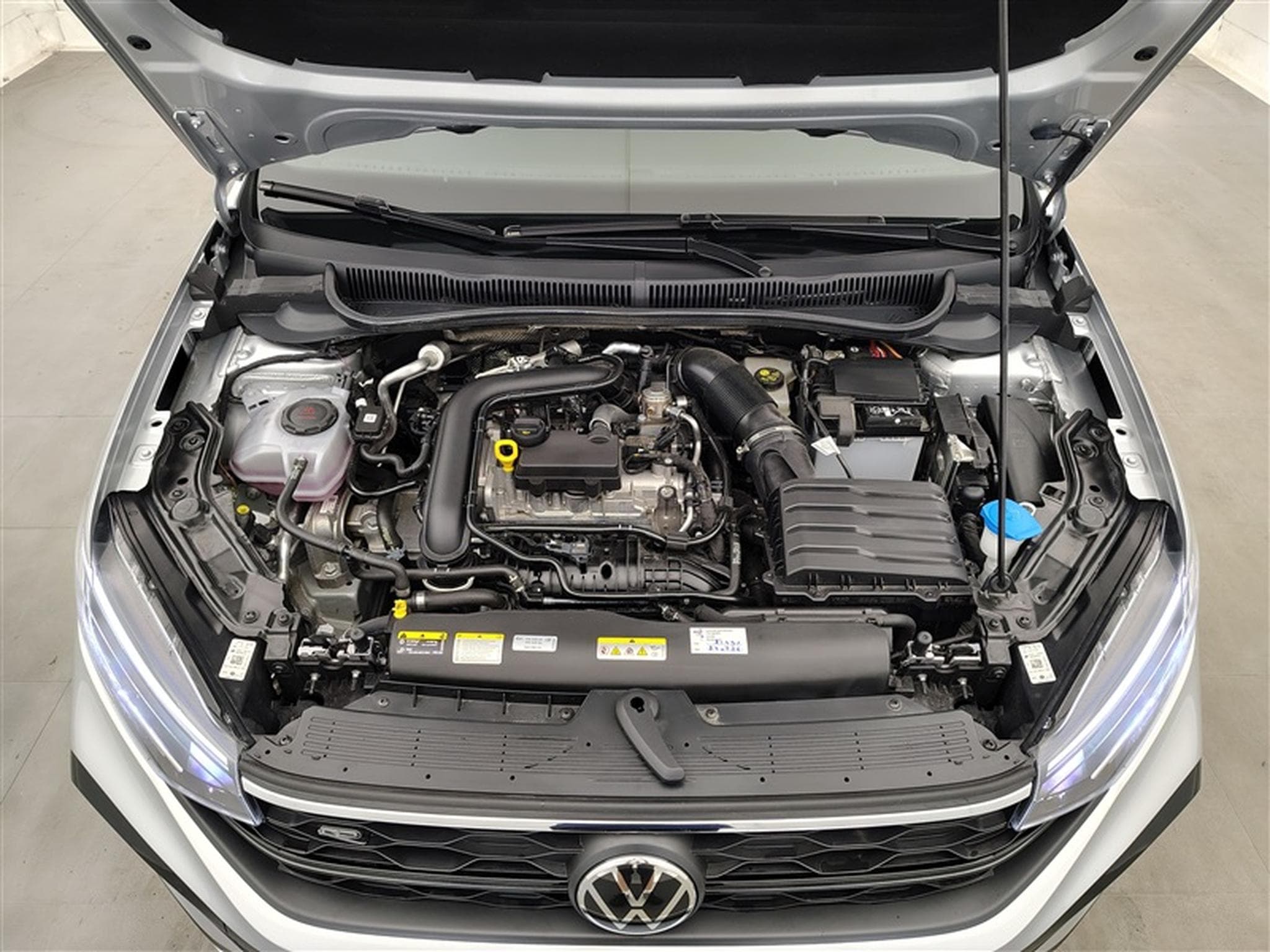 VW Taigo 1.0 TSI 115cv DSG R-Line NAVI / CARPLAY / CAMERA (2025) - Photo 19