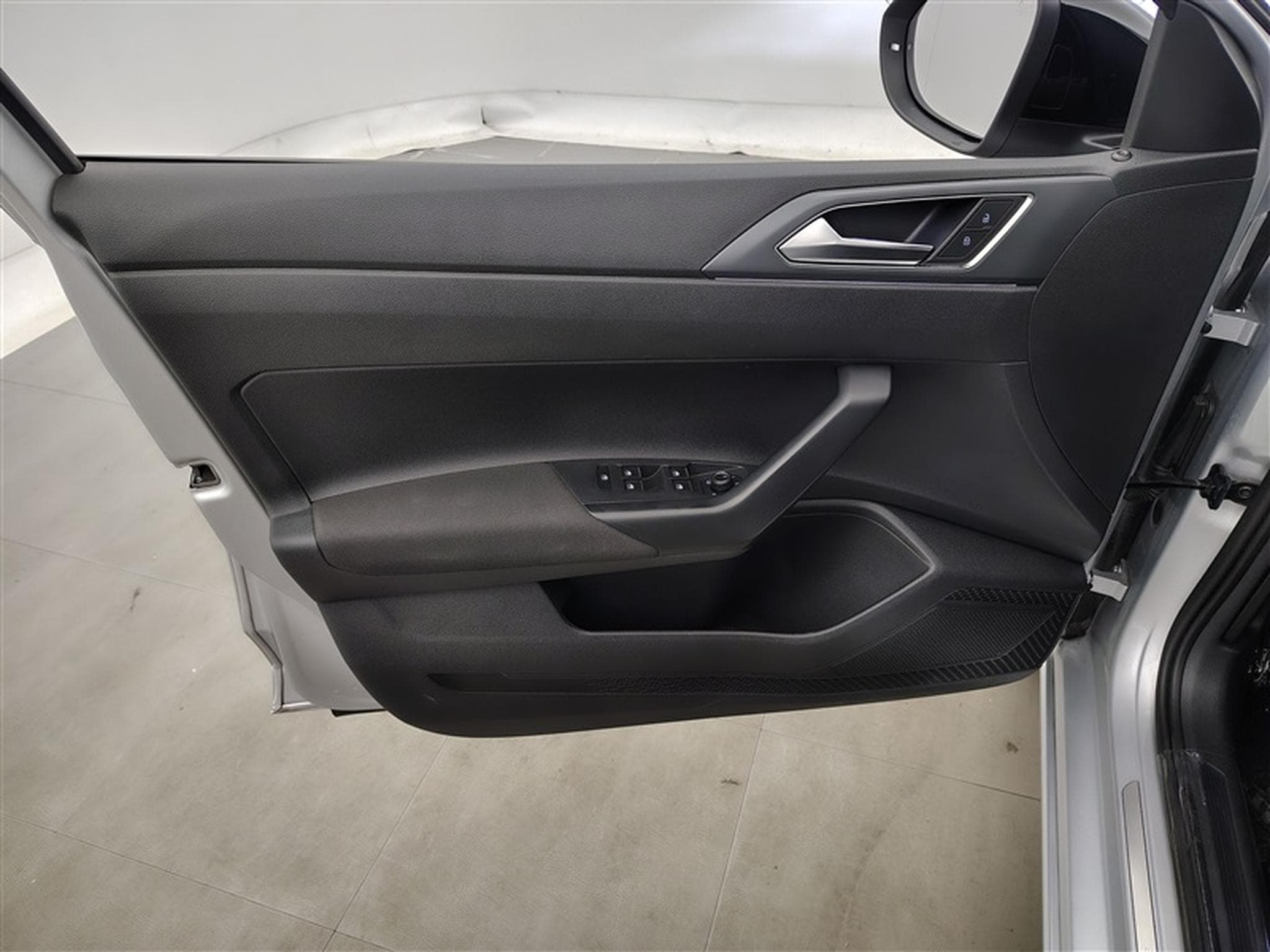 VW Taigo 1.0 TSI 115cv DSG R-Line NAVI / CARPLAY / CAMERA (2025) - Photo 17