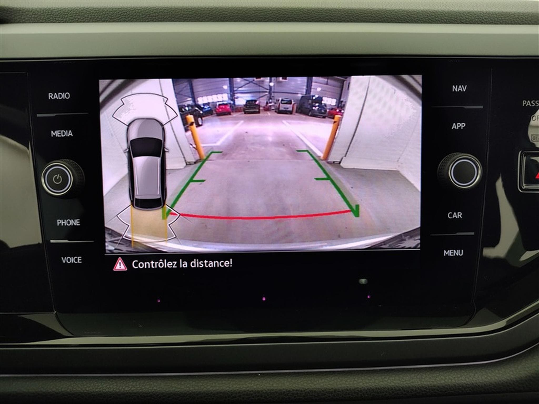 VW Taigo 1.0 TSI 115cv DSG R-Line NAVI / CARPLAY / CAMERA (2025) - Photo 18