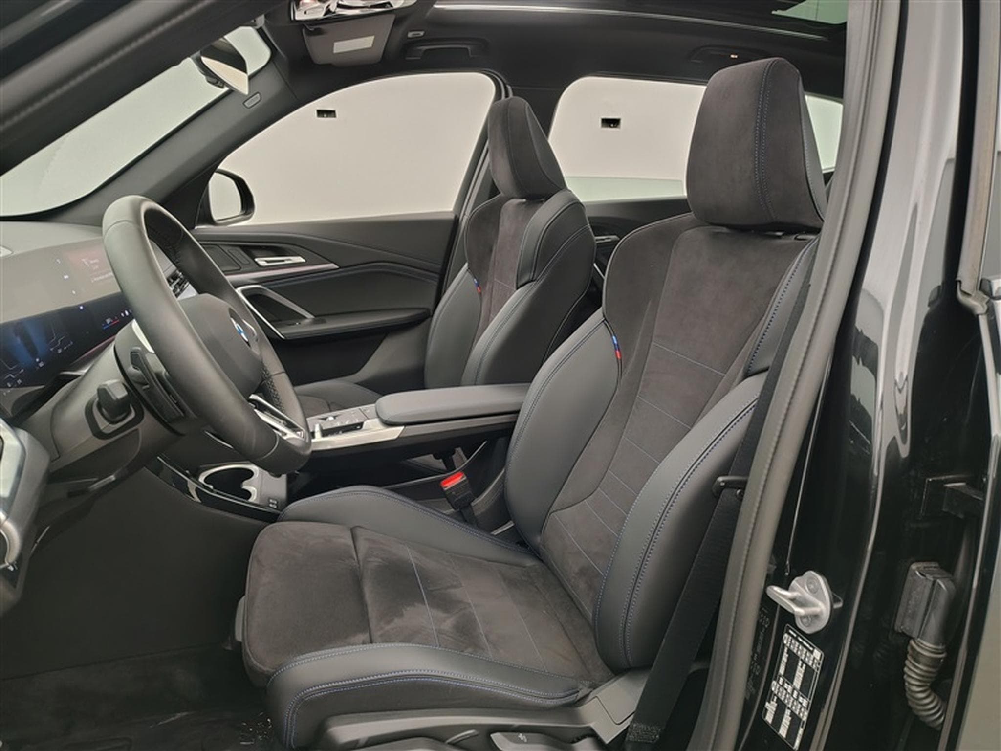 BMW X1 1.5iA sDrive18 Pack M NAVI / FULL LED / PANO / JA 18 (2025) - Photo 7