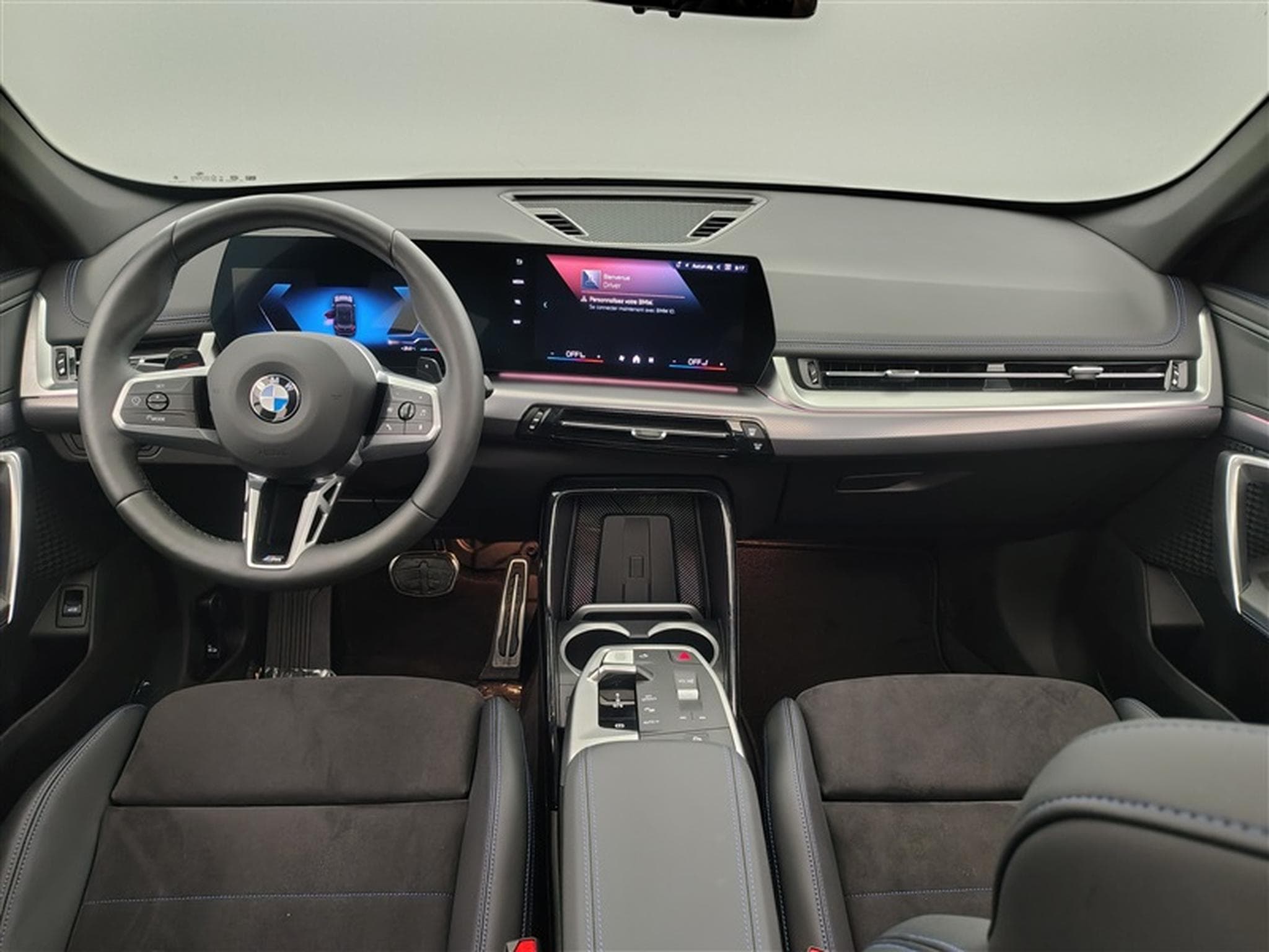 BMW X1 1.5iA sDrive18 Pack M NAVI / FULL LED / PANO / JA 18 (2025) - Photo 8