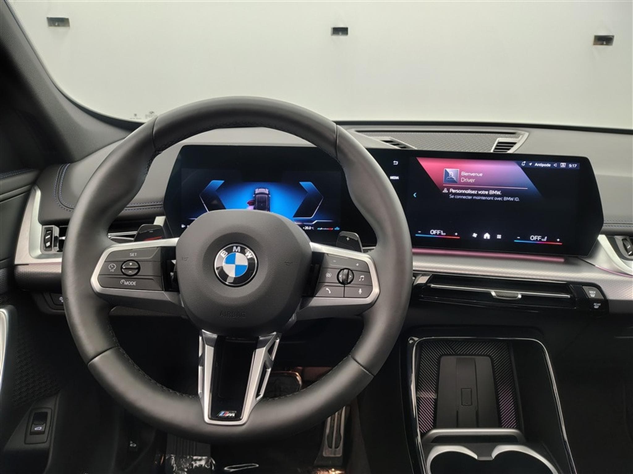 BMW X1 1.5iA sDrive18 Pack M NAVI / FULL LED / PANO / JA 18 (2025) - Photo 9