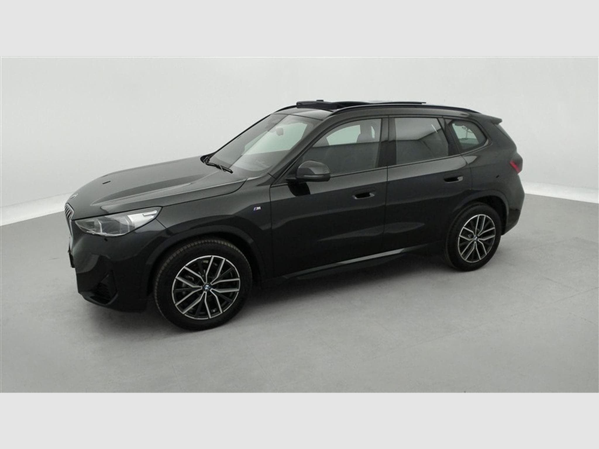 BMW X1 1.5iA sDrive18 Pack M NAVI / FULL LED / PANO / JA 18 (2025) - Photo 23