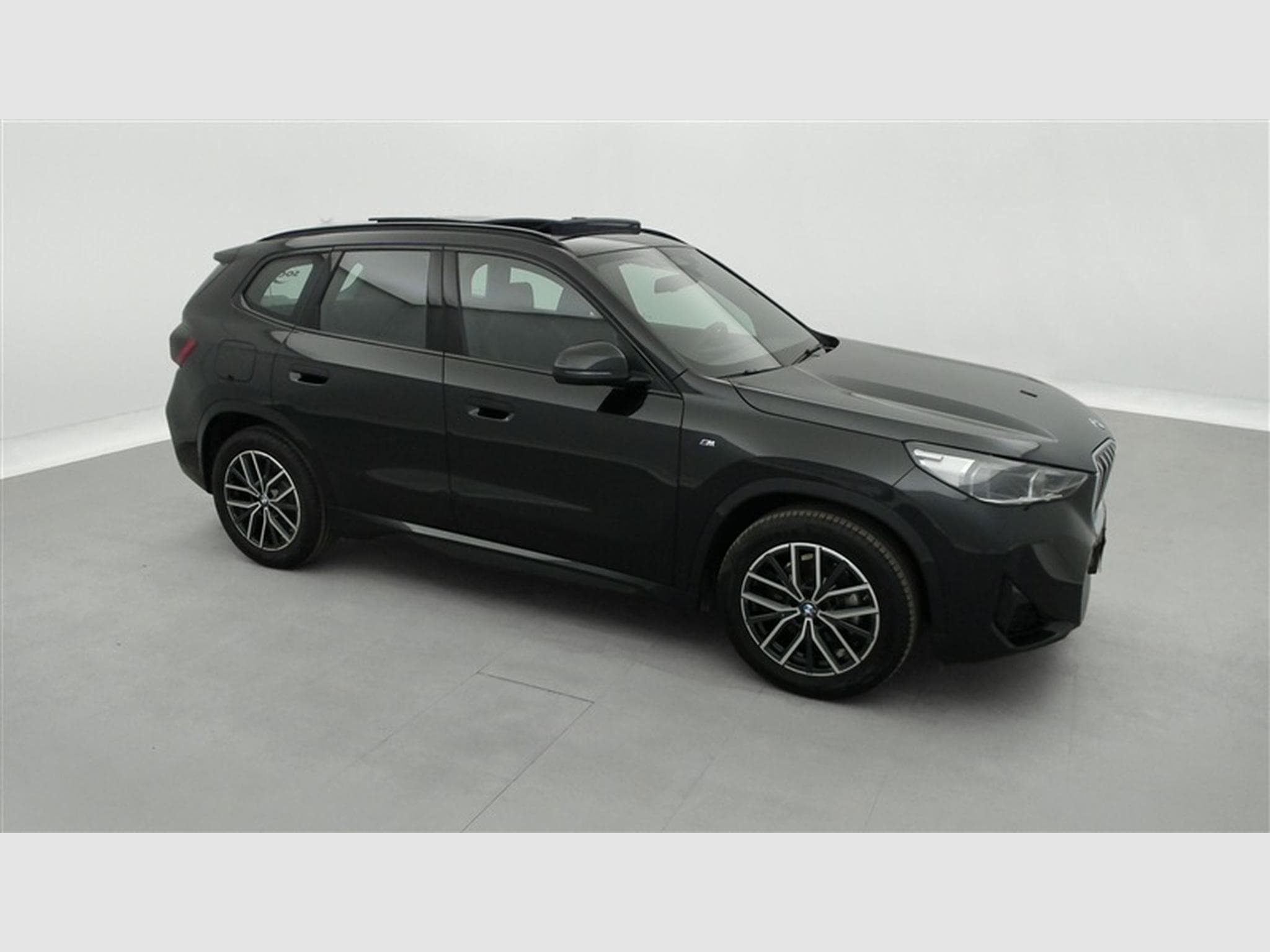 BMW X1 1.5iA sDrive18 Pack M NAVI / FULL LED / PANO / JA 18 (2025) - Photo 25