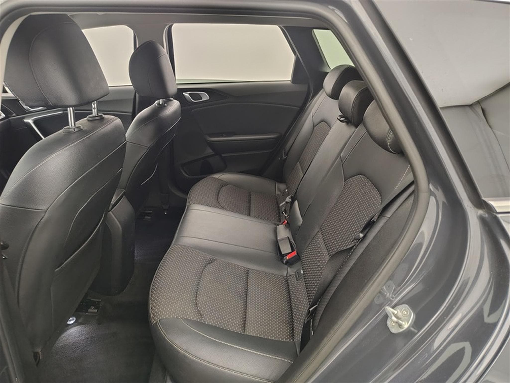Kia Ceed Sw Ceed SW 1.6 CRDi More ISG / NAVI / APPS CONNECT / CAMERA (2021) - Photo 13