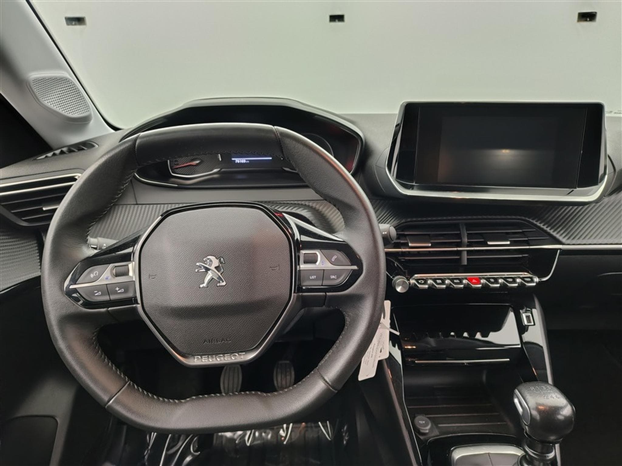 Peugeot 208 1.2i PureTech Allure NAVI / S-CUIR / FULL LED (2023) - Photo 9