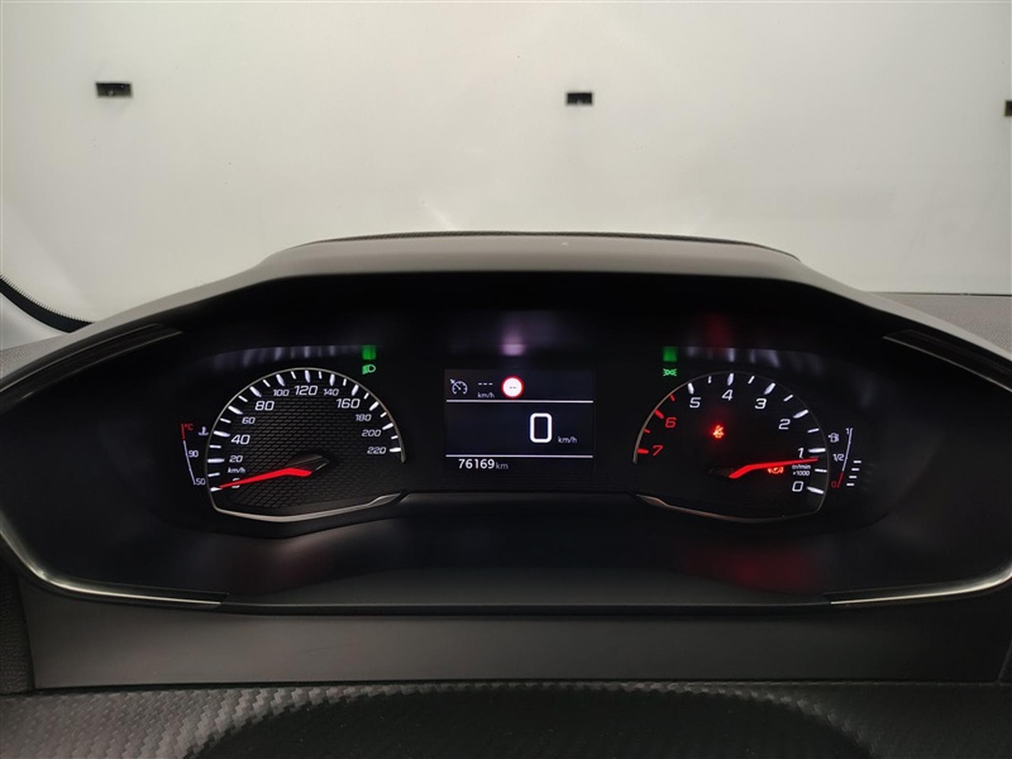 Peugeot 208 1.2i PureTech Allure NAVI / S-CUIR / FULL LED (2023) - Photo 10