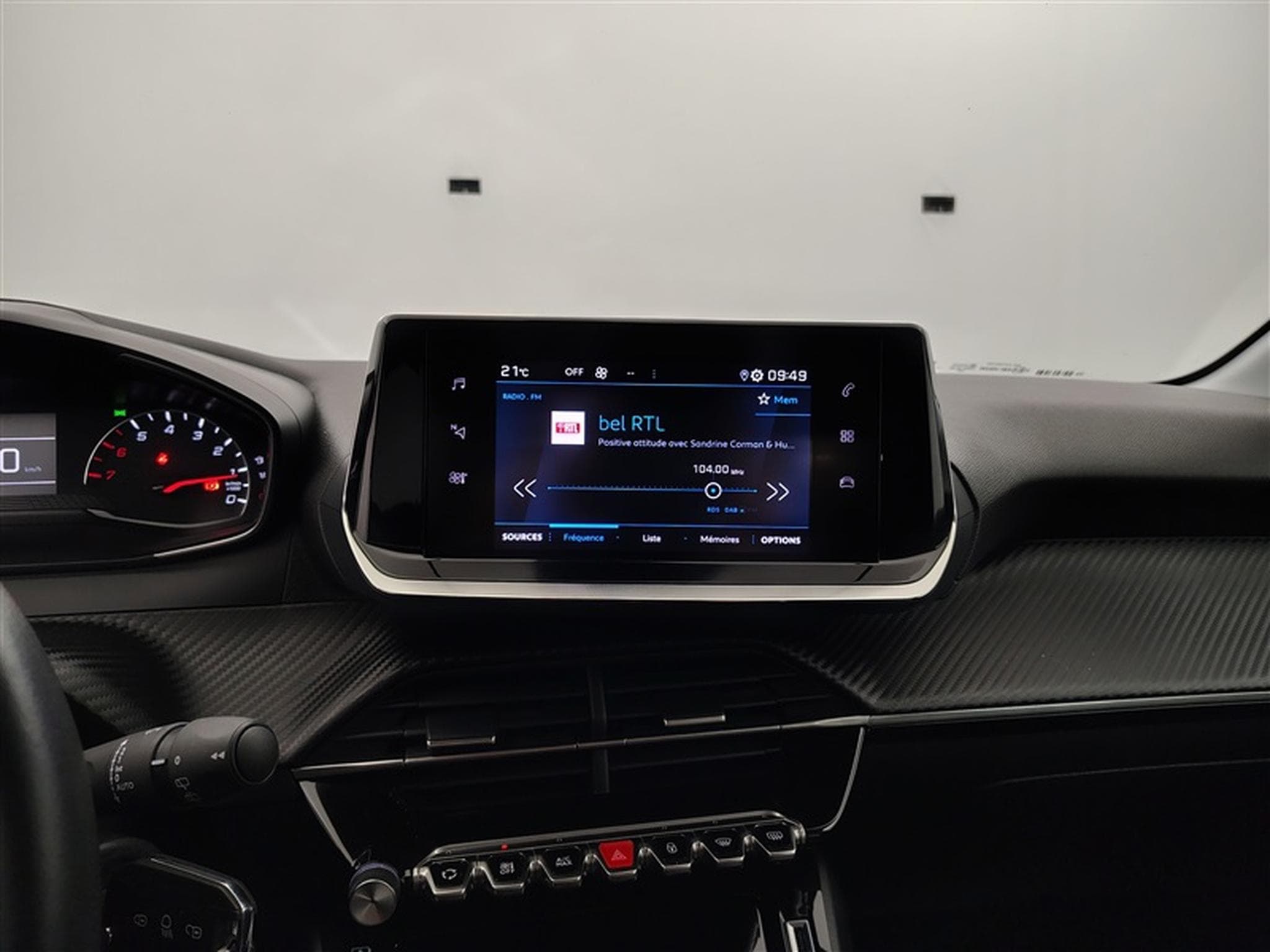 Peugeot 208 1.2i PureTech Allure NAVI / S-CUIR / FULL LED (2023) - Photo 11