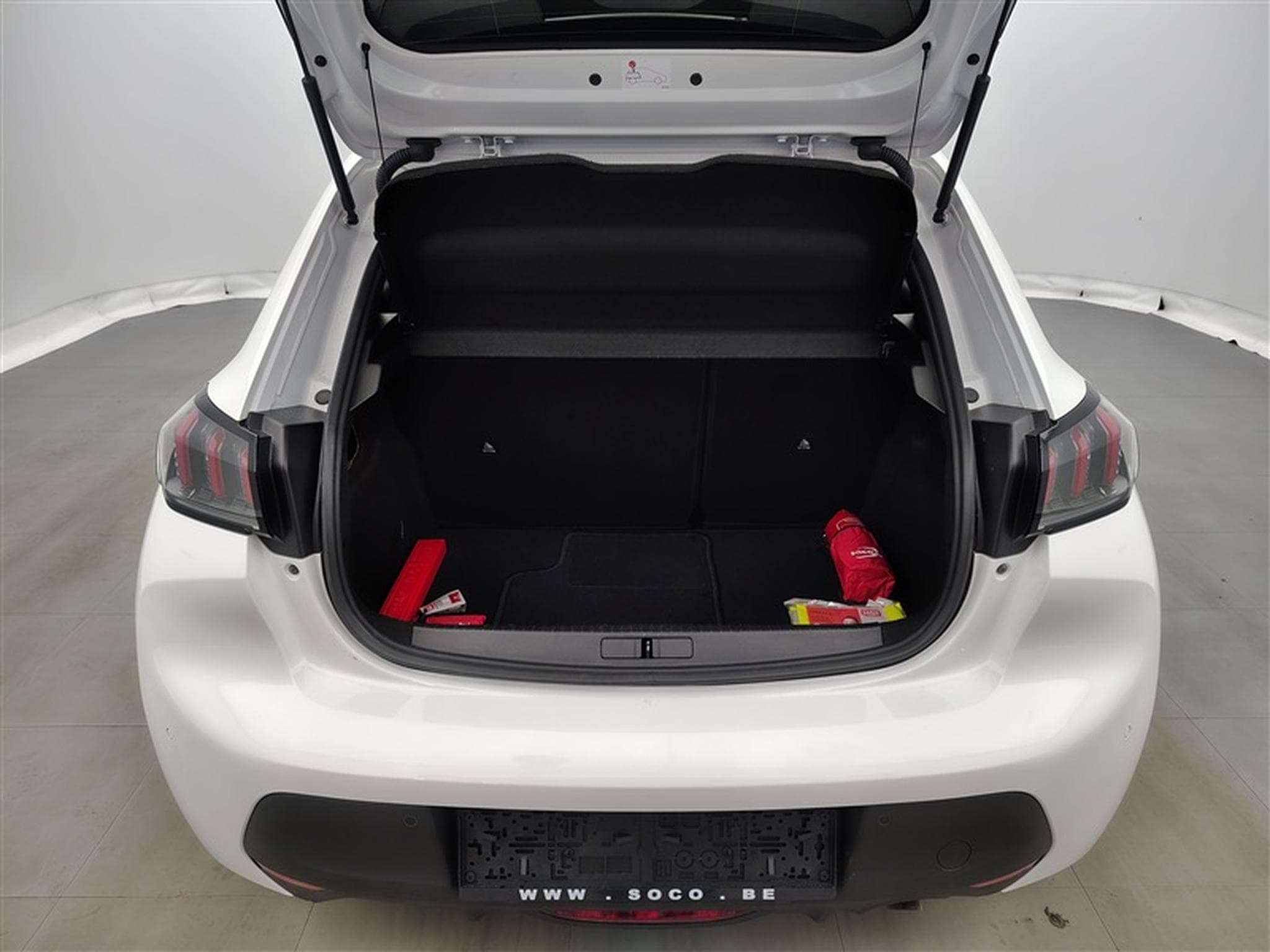 Peugeot 208 1.2i PureTech Allure NAVI / S-CUIR / FULL LED (2023) - Photo 14