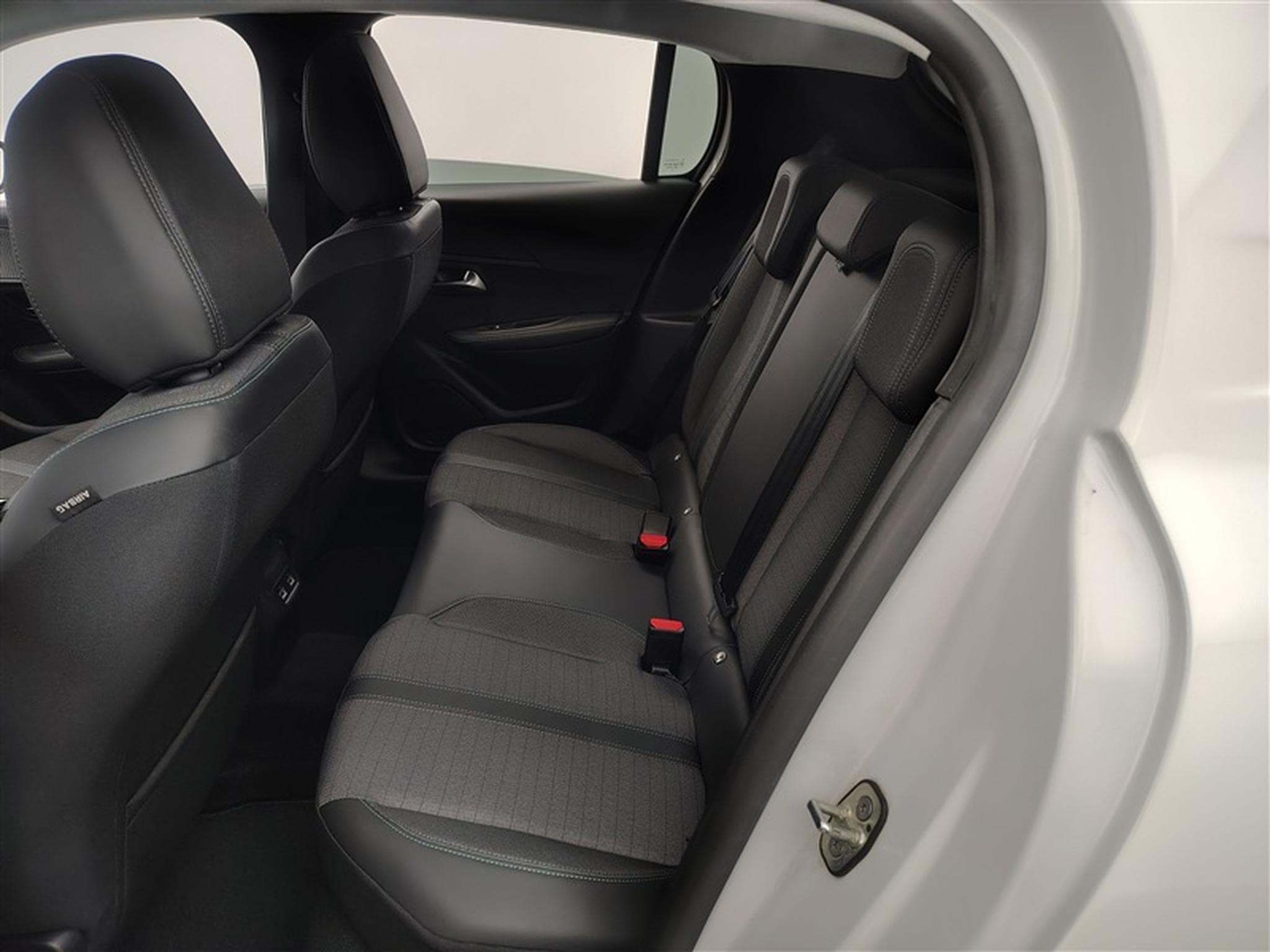 Peugeot 208 1.2i PureTech Allure NAVI / S-CUIR / FULL LED (2023) - Photo 13