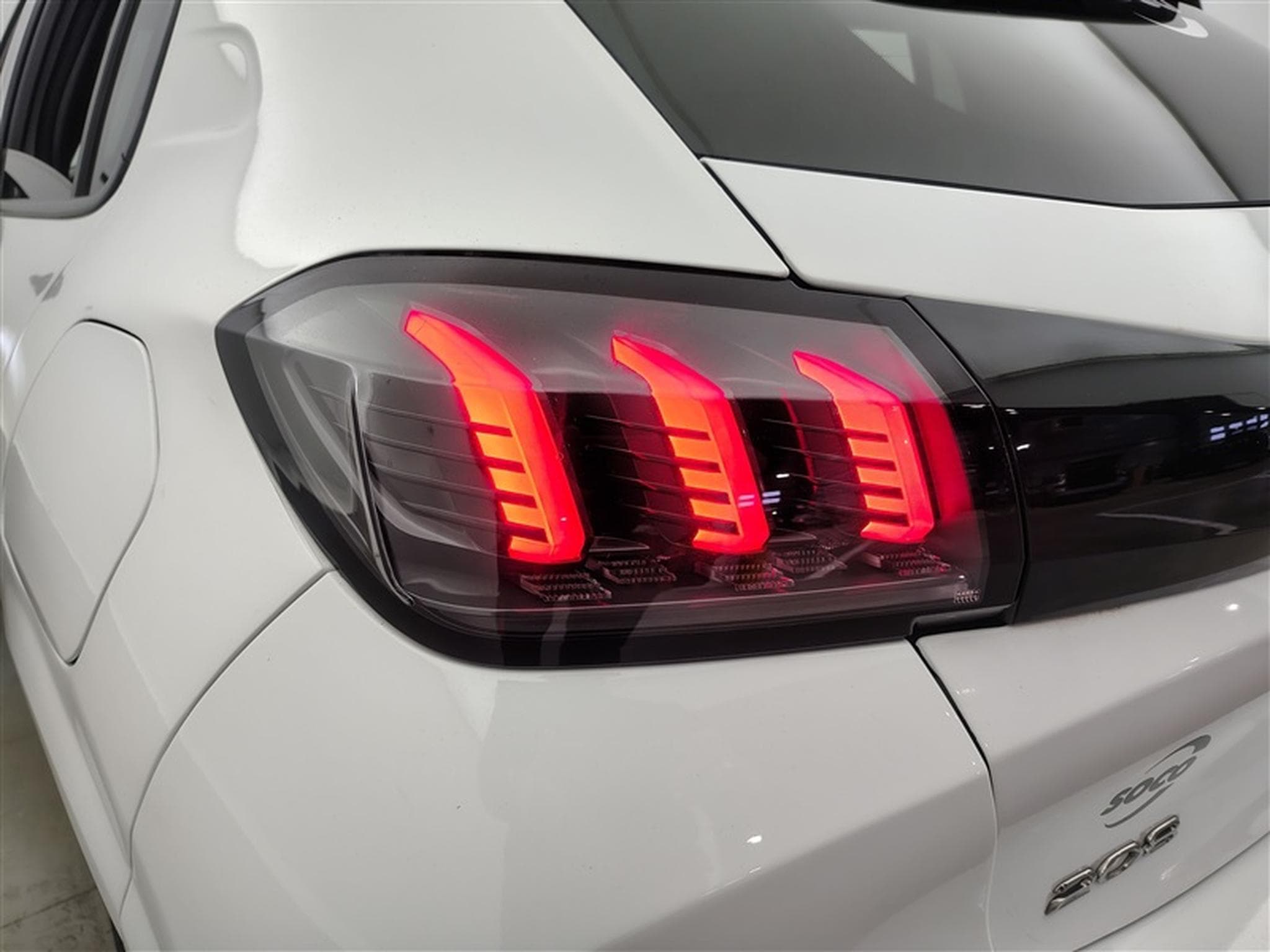 Peugeot 208 1.2i PureTech Allure NAVI / S-CUIR / FULL LED (2023) - Photo 16