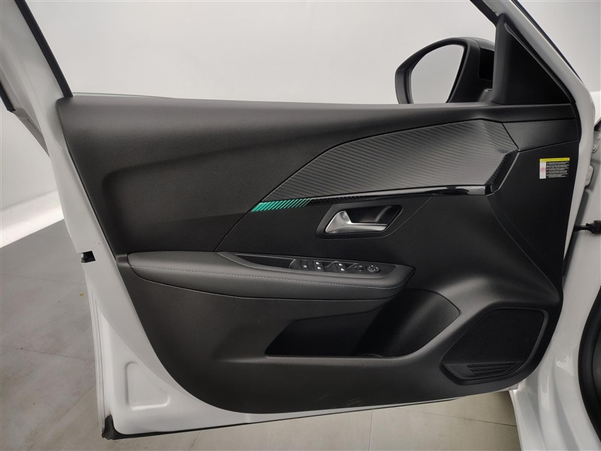 Peugeot 208 1.2i PureTech Allure NAVI / S-CUIR / FULL LED (2023) - Photo 17