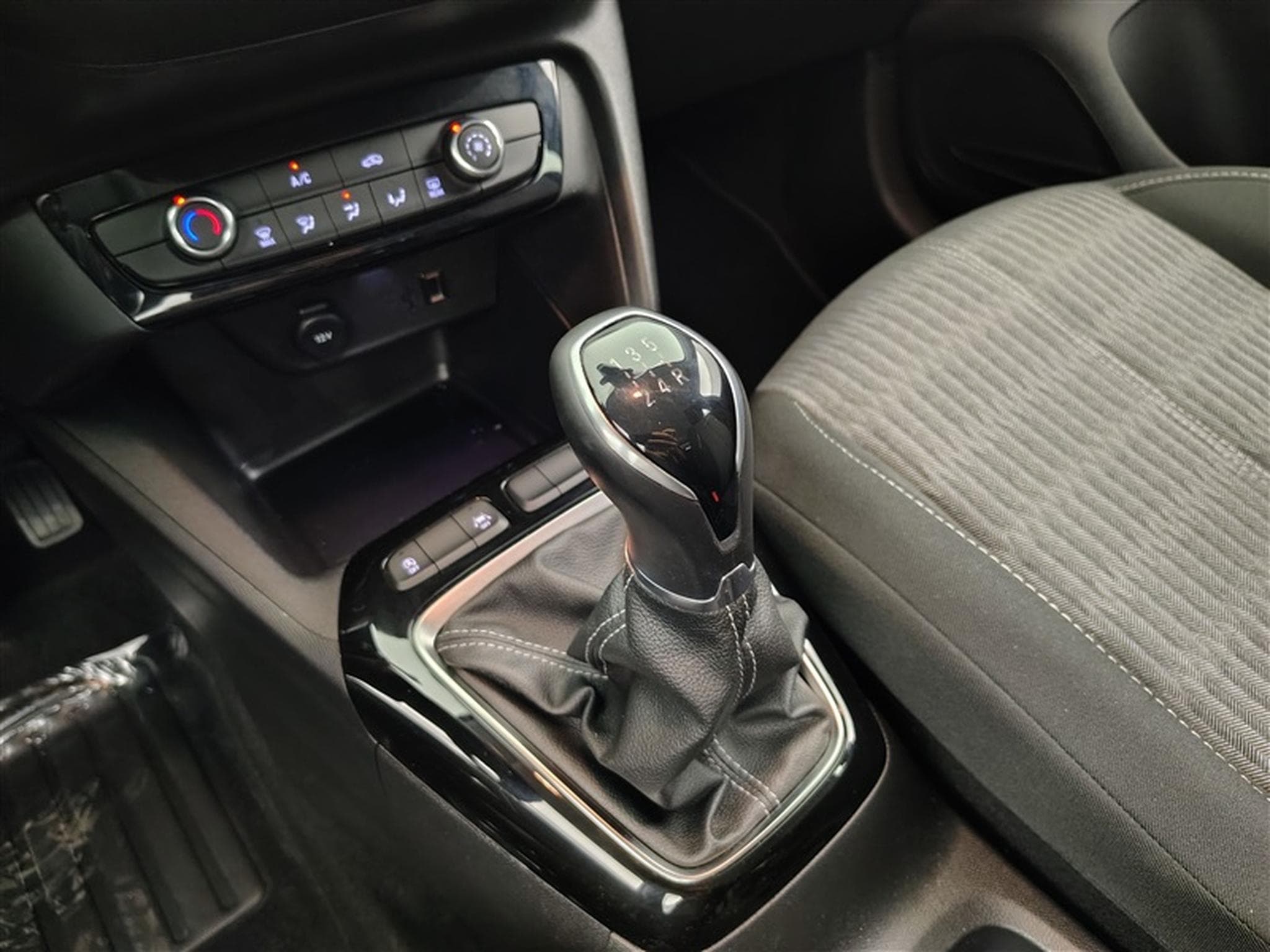 Opel Corsa 1.2i Edition CARPLAY / ALU (2023) - Photo 12