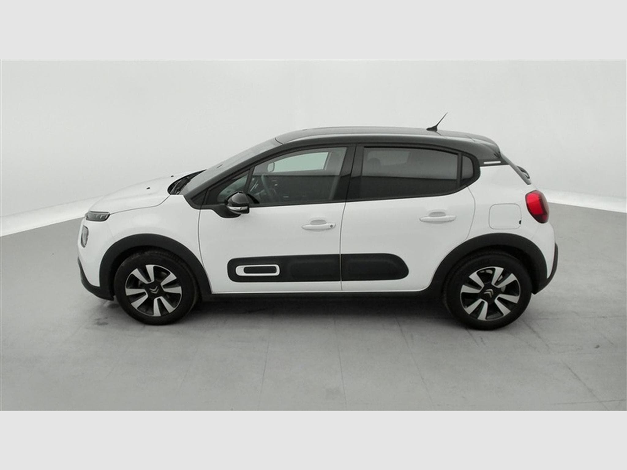 Citroen C3 1.2i PureTech Shine CARPLAY / FULL LED / JA 16" (2023) - Photo 3